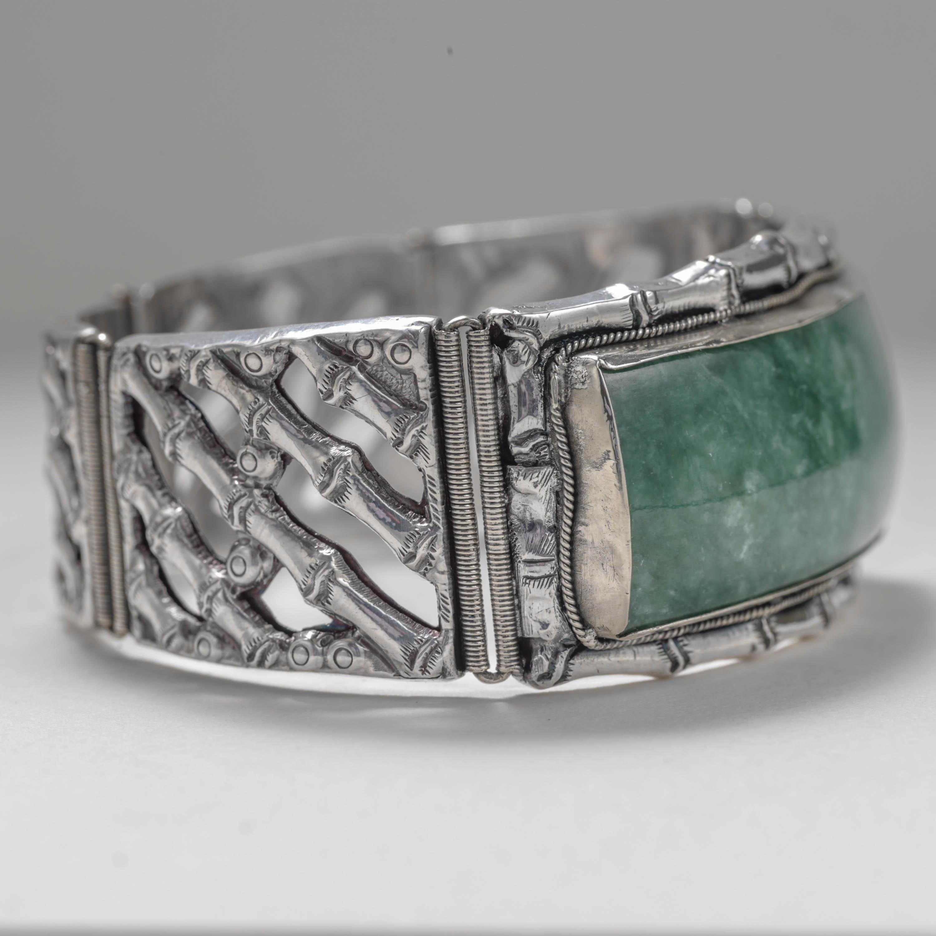 Moderne Bracelet unisexe en jade birman non traité et certifié du milieu du siècle dernier, fabriqué à la main en vente