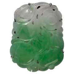 La broche en jade translucide Art Déco πerfection