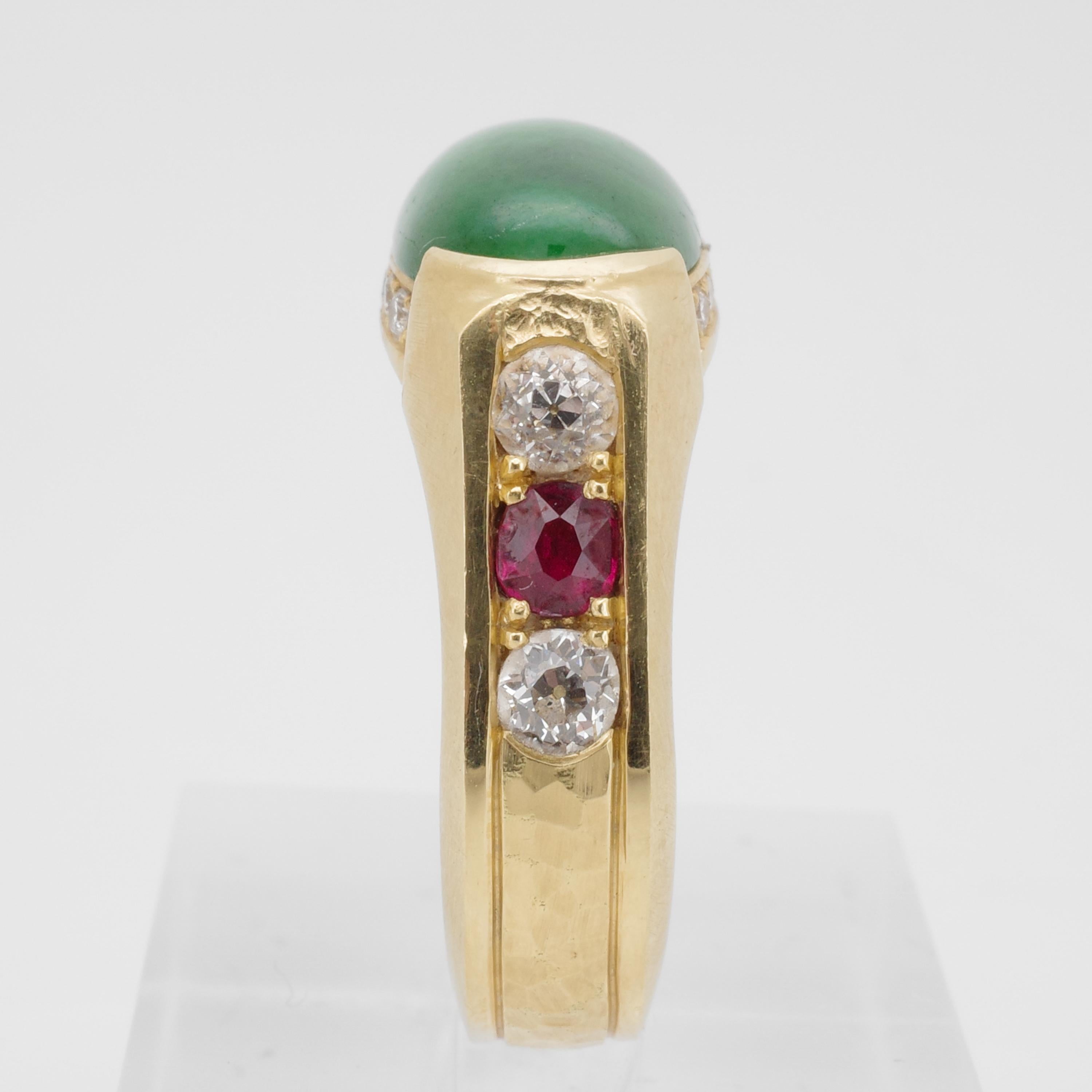 Jadeit Jade-Ring Smaragdgrün, Rubine, Diamanten, 18k, zertifiziert und unbehandelt im Angebot 1