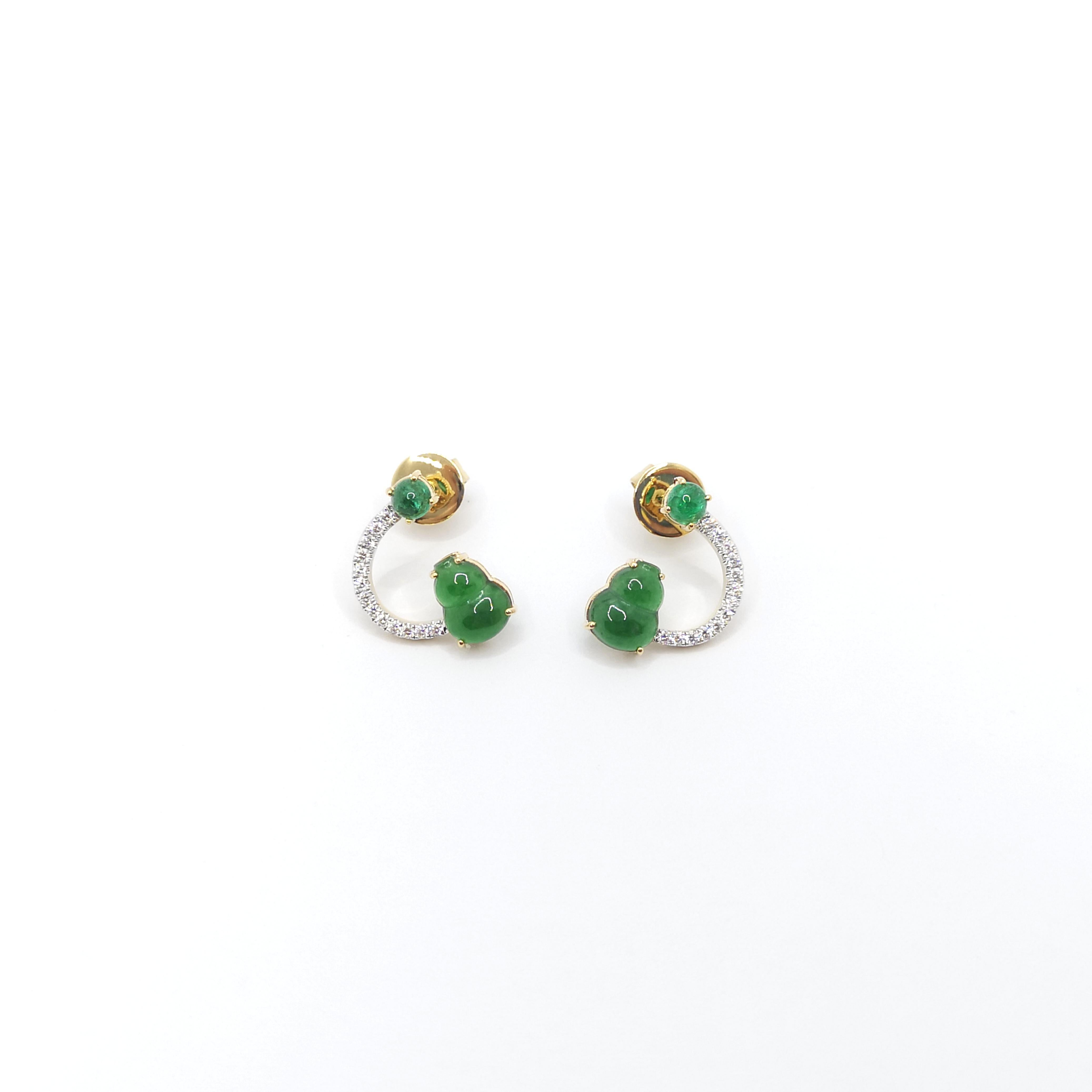 Jade, Cabochon Emerald and Diamond Earrings set in 18K Gold Settings In New Condition For Sale In Bangkok, TH