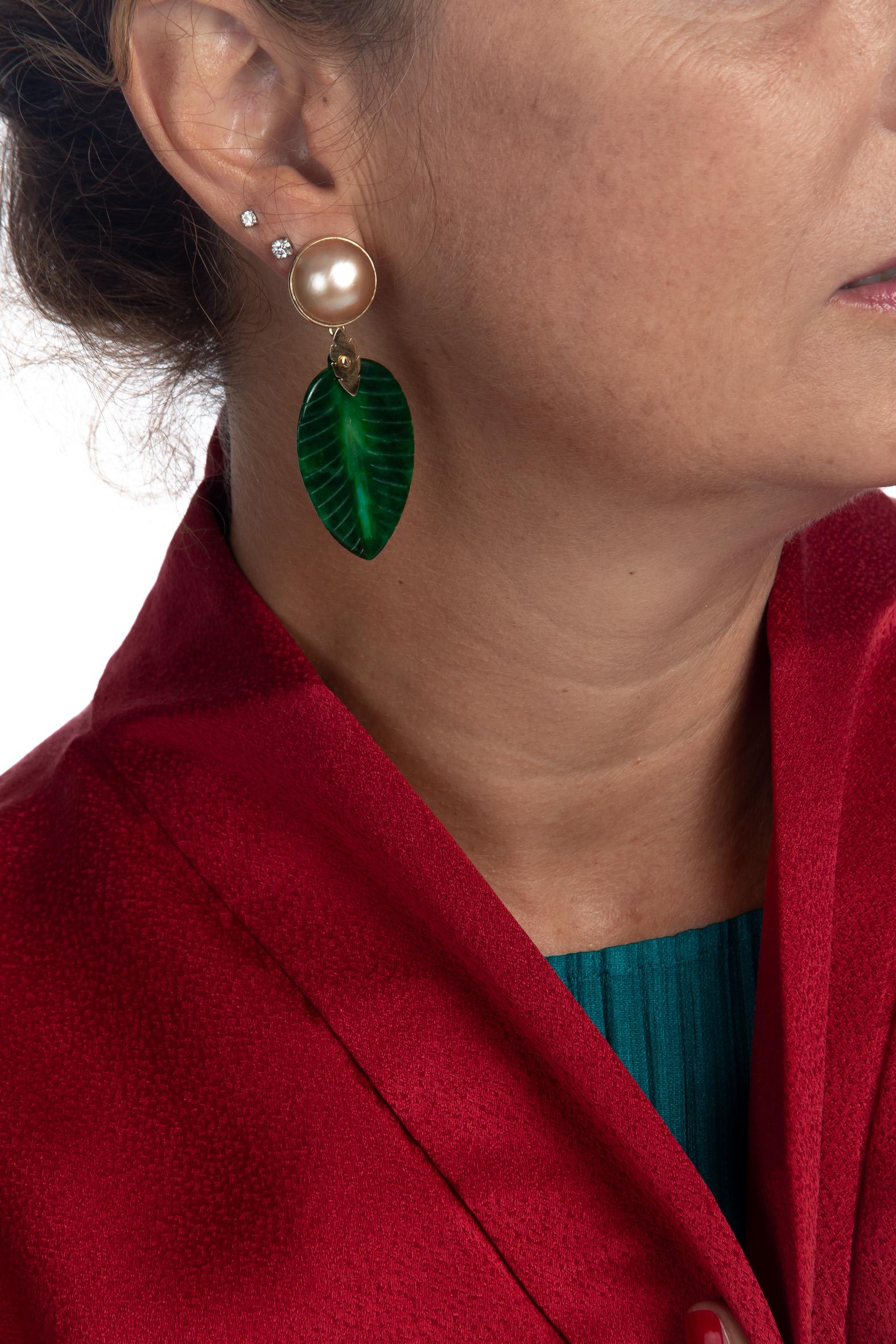 Women's or Men's Jade Carved Leaf Gold Mabè Pearl 18 Karat Gold Earring For Sale