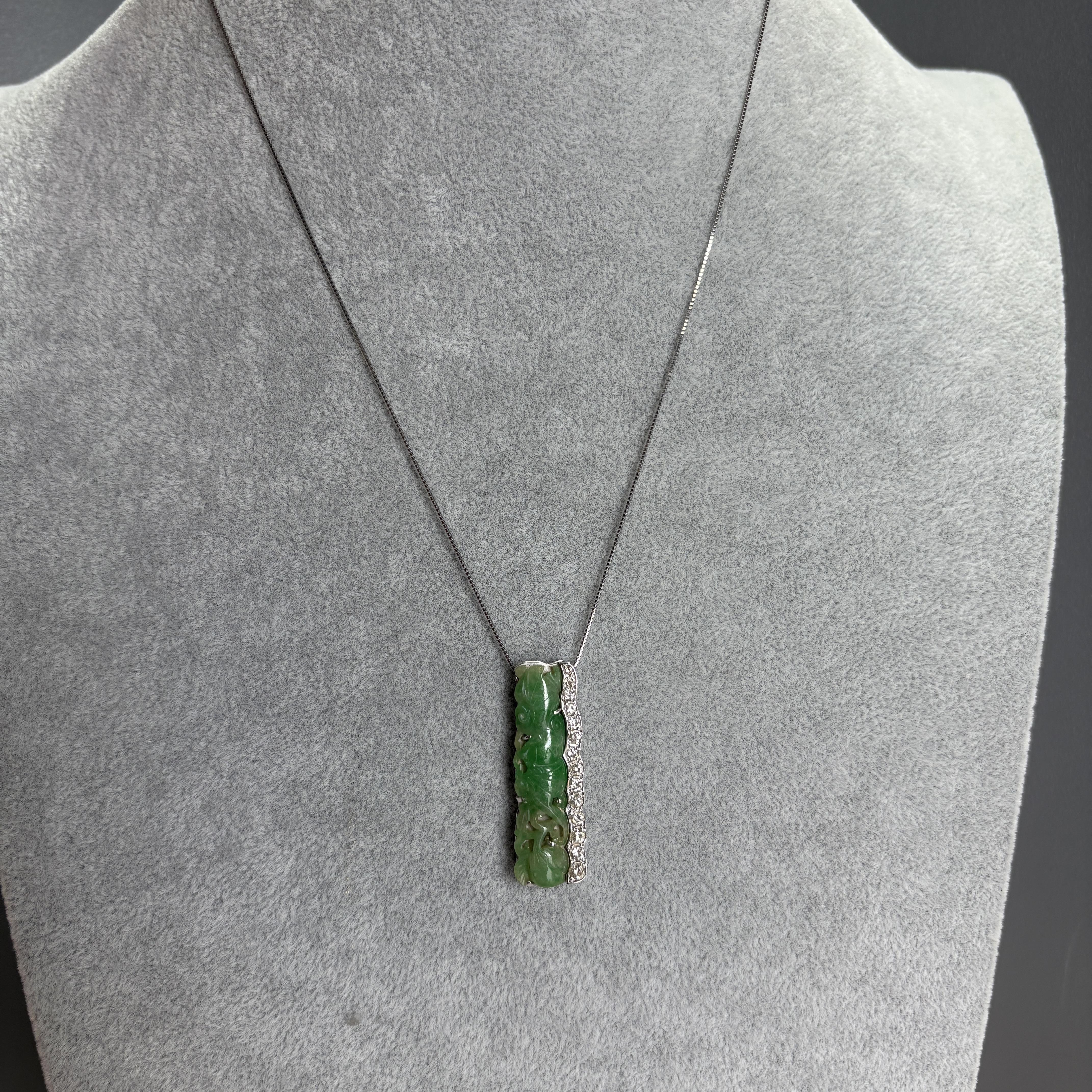Collana in giada e diamanti in platino in vendita 1