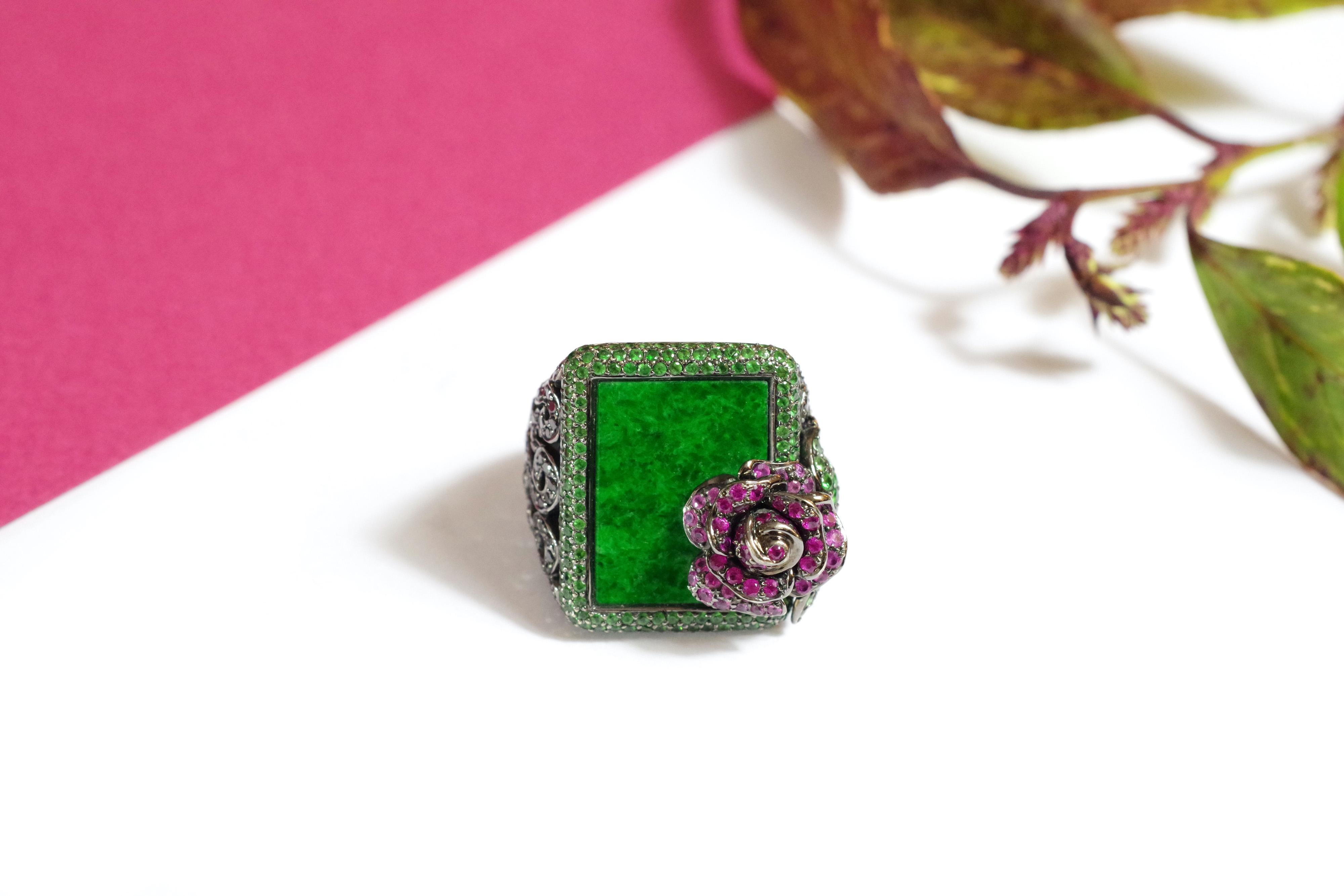 Jade Cocktail Ring Attributed to Wendy Yue in Blackened 18 Karat Gold, Tsavorite In Fair Condition For Sale In PARIS, FR