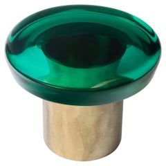 Tavolino Jade High di Draga & Aurel in resina e ottone, 21° secolo