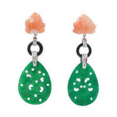 Boucles d'oreilles en jade, corail, agate, diamants et or blanc.