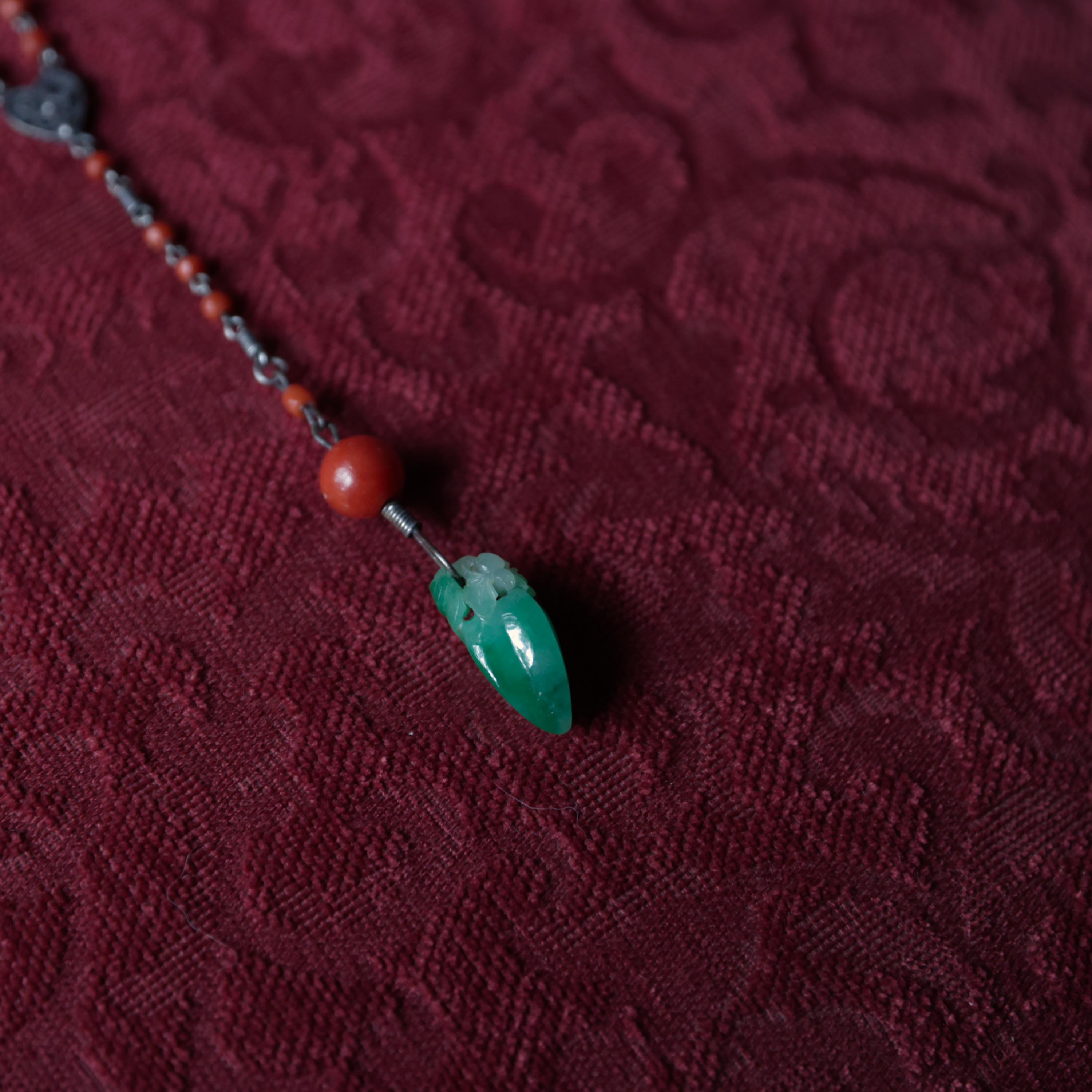 Collana di giada e corallo, anni '30 circa in vendita 3