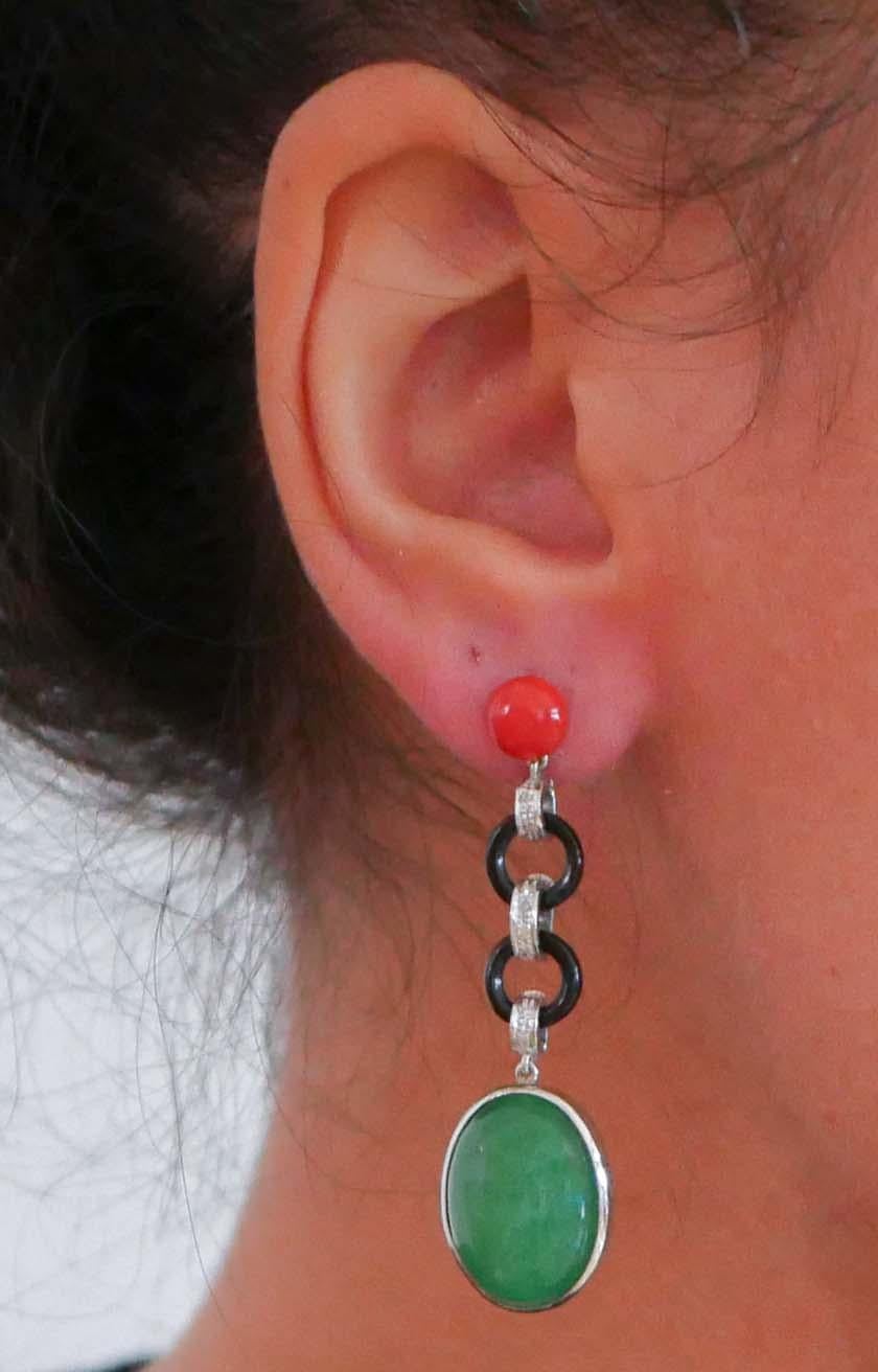 Ohrhänger aus Platin mit Jade, Koralle, Onyx und Diamanten. im Zustand „Gut“ in Marcianise, Marcianise (CE)