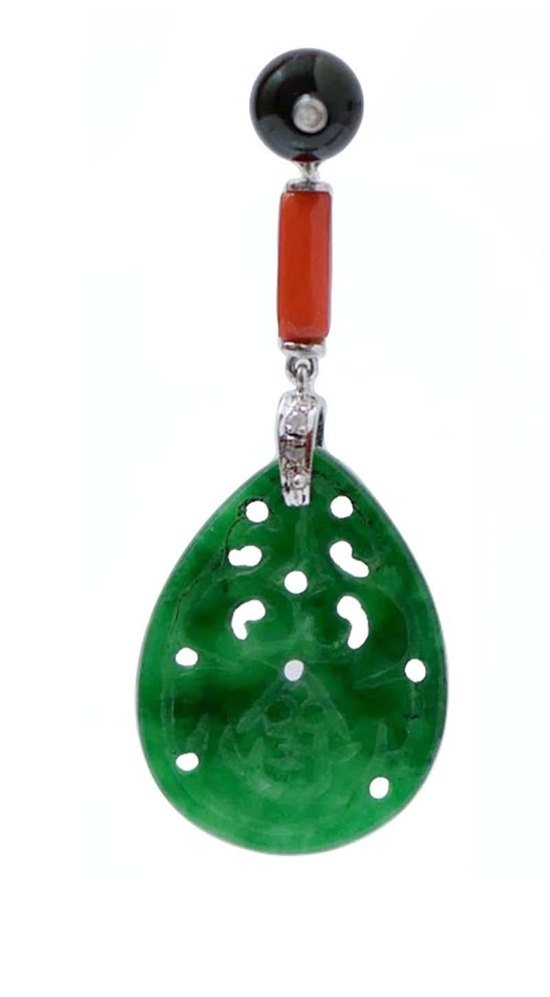 Fantastic dangle earrings in platinum structure mounted with an onyx in the upper part with a diamond. In the middle, a coral and a drop shape structure mounted with diamonds and, as pendant, a drop jade.
These earrings were totally handmade by