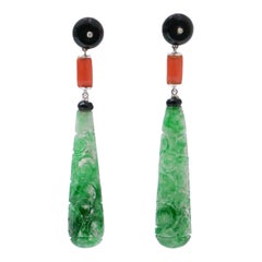 Pendientes de jade, coral, ónice, diamantes y platino.