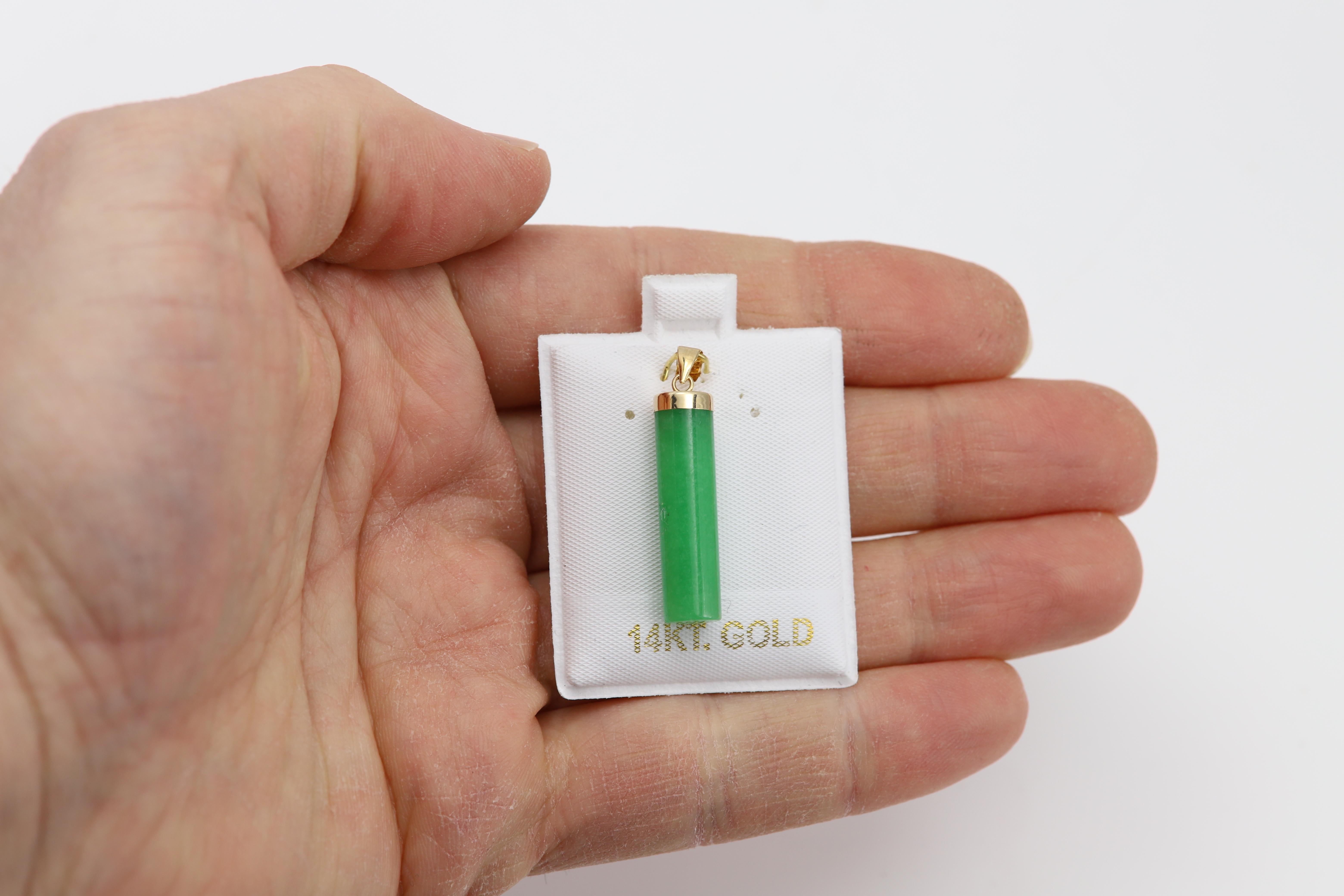 Cylindre cylindrique en or jaune et jade de 1 pouce en or 14 carats en vente 2