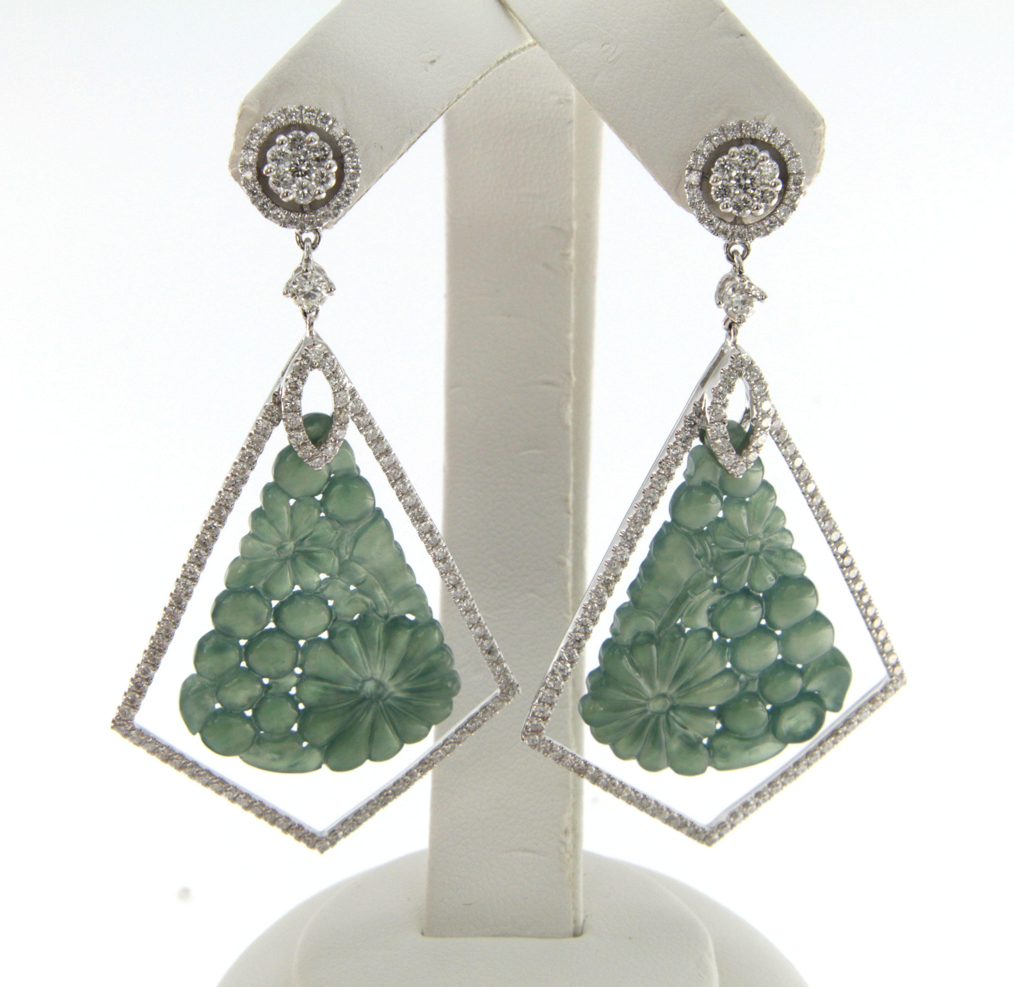 Vintage 26.3ct Jadeite Diamond Drop Earrings in 18 Karat White Gold In New Condition For Sale In Hong Kong, HK