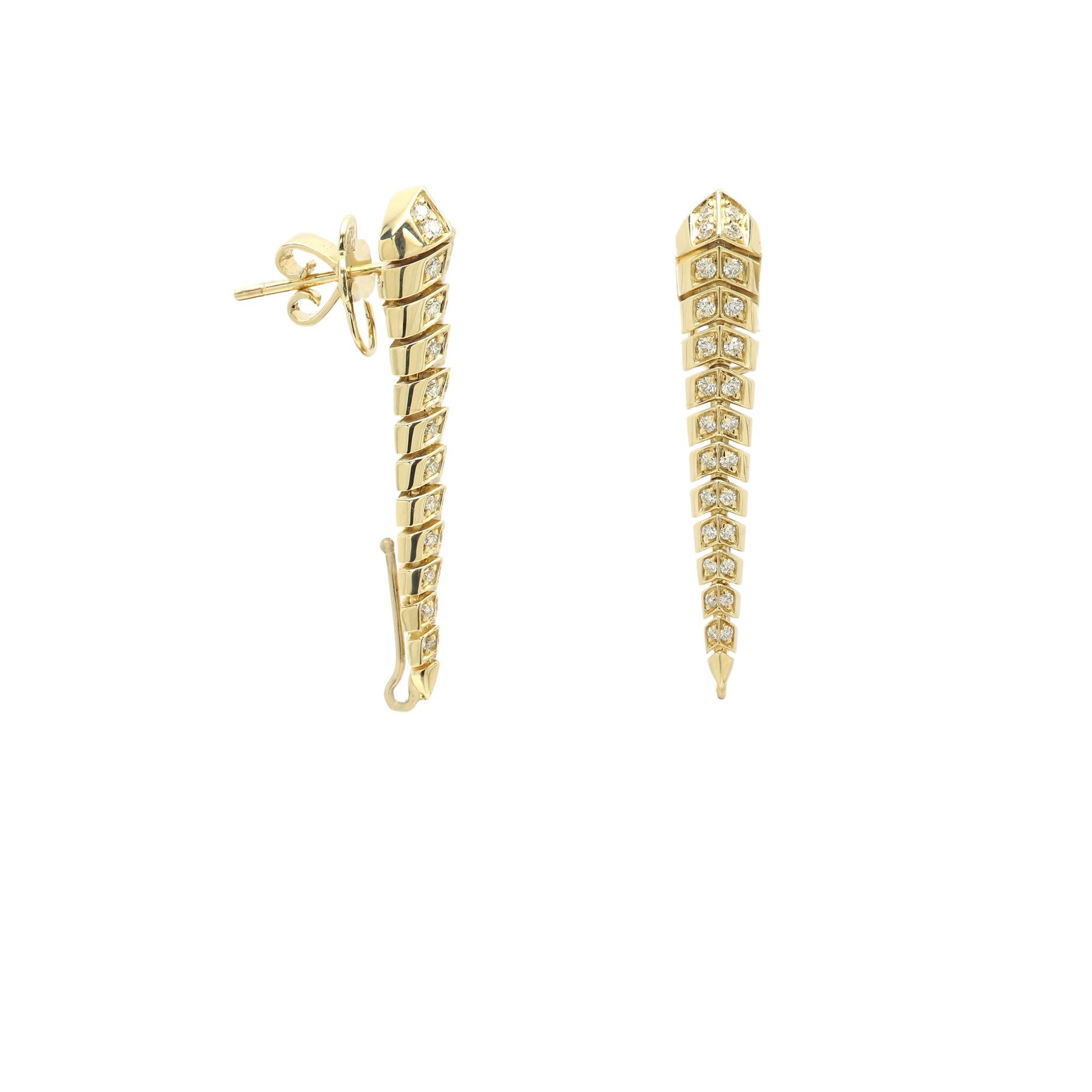 Boucles d'oreilles Jade diamant 18 Karat 2.5' Long Dangle Earring Jade naturel sculpté en vente 2
