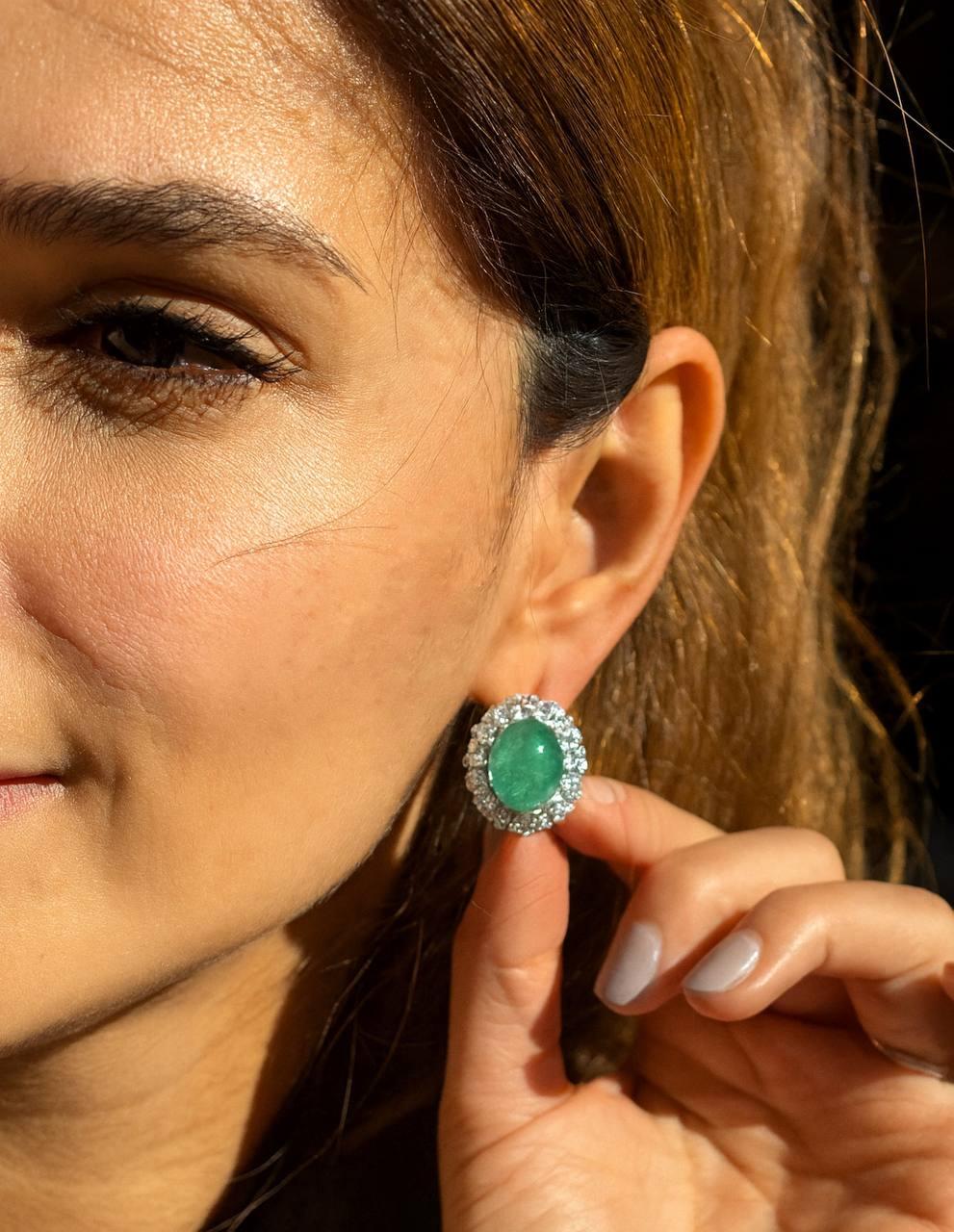 Art déco Boucles d'oreilles en jade et diamant, circa 1940 Or 18K  Poids total : 16,80 g en vente