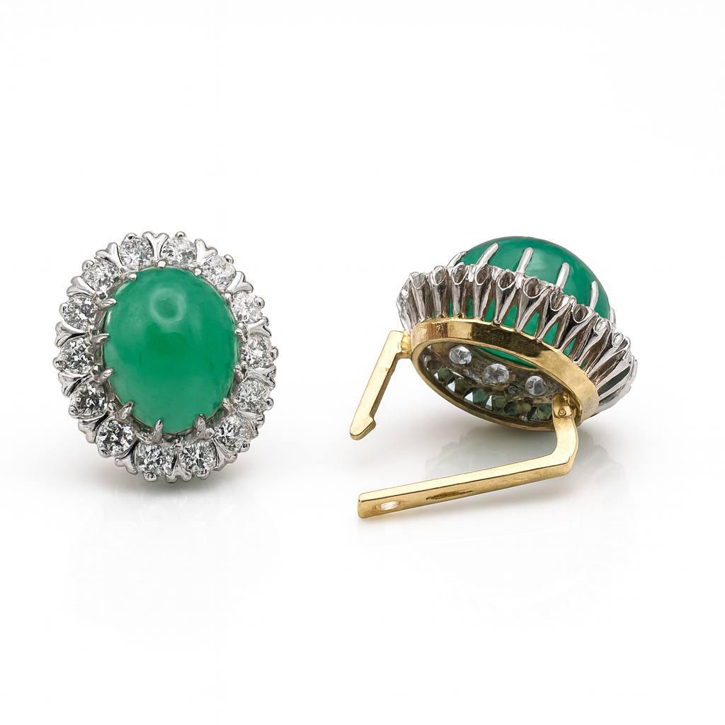 Boucles d'oreilles en jade et diamant, circa 1940 Or 18K  Poids total : 16,80 g Unisexe en vente