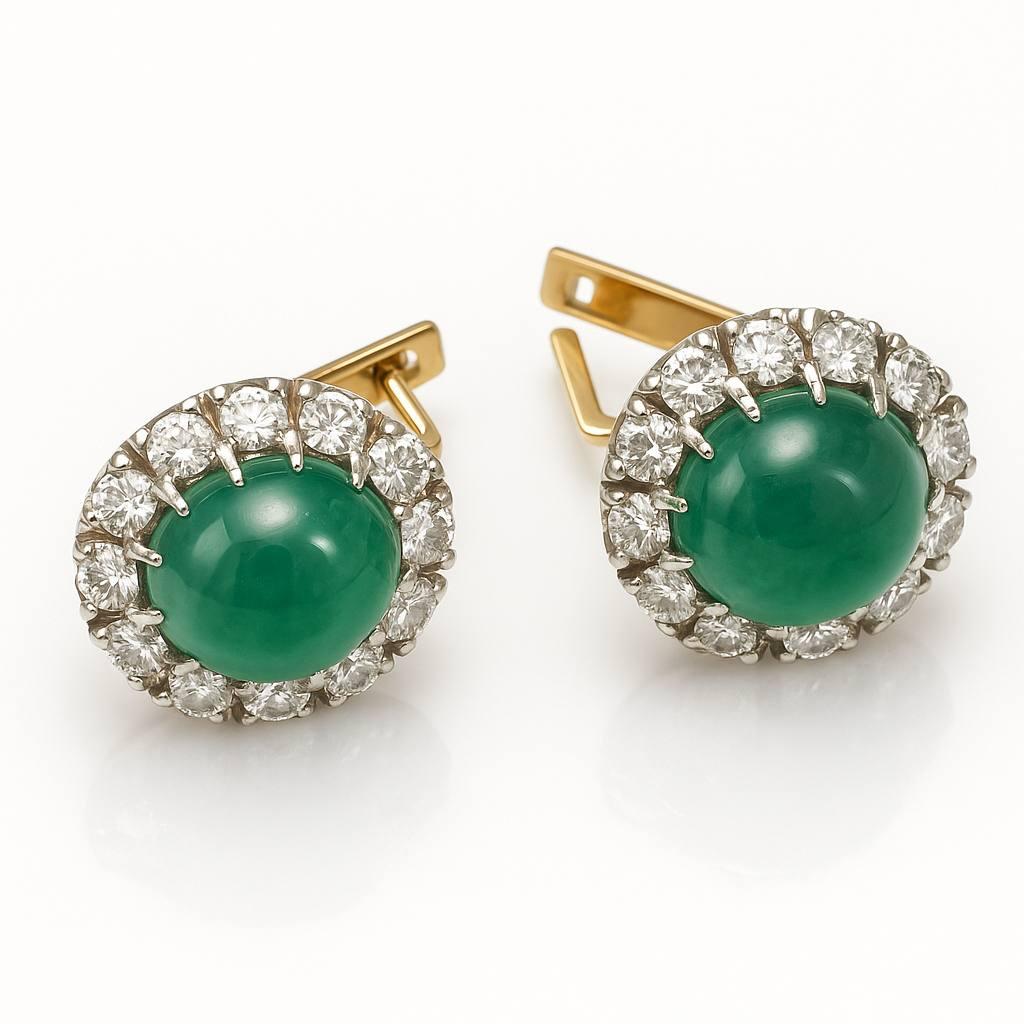 Boucles d'oreilles en jade et diamant, circa 1940 Or 18K  Poids total : 16,80 g en vente 1