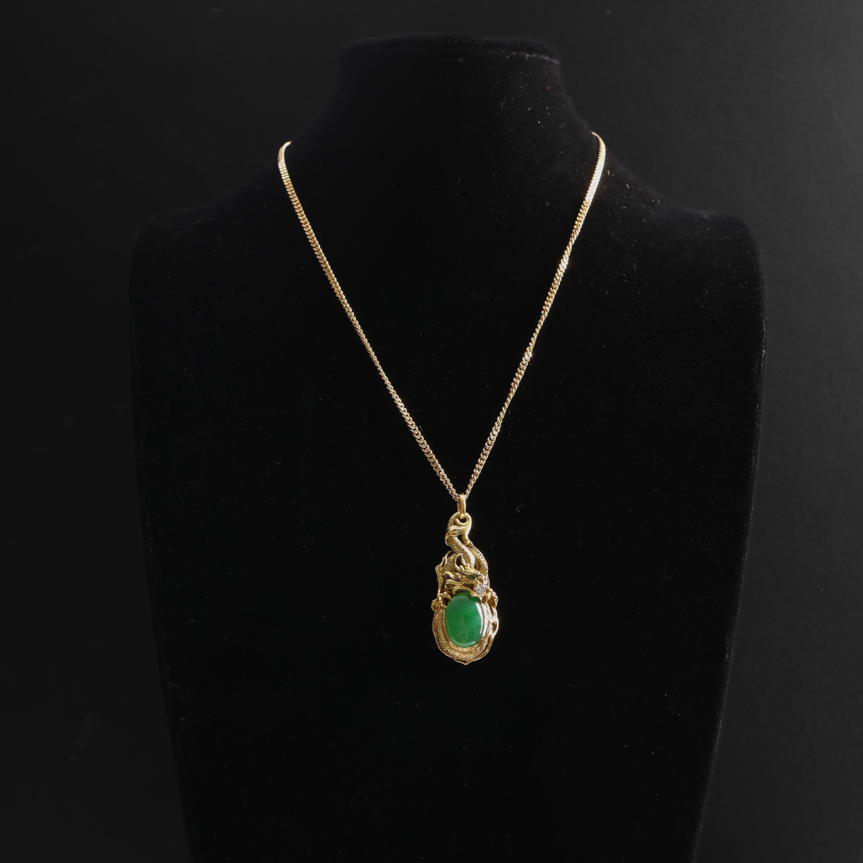 Jade & Diamant-Anhänger mit Drachenmotiv, zertifiziert und unbehandelt 2
