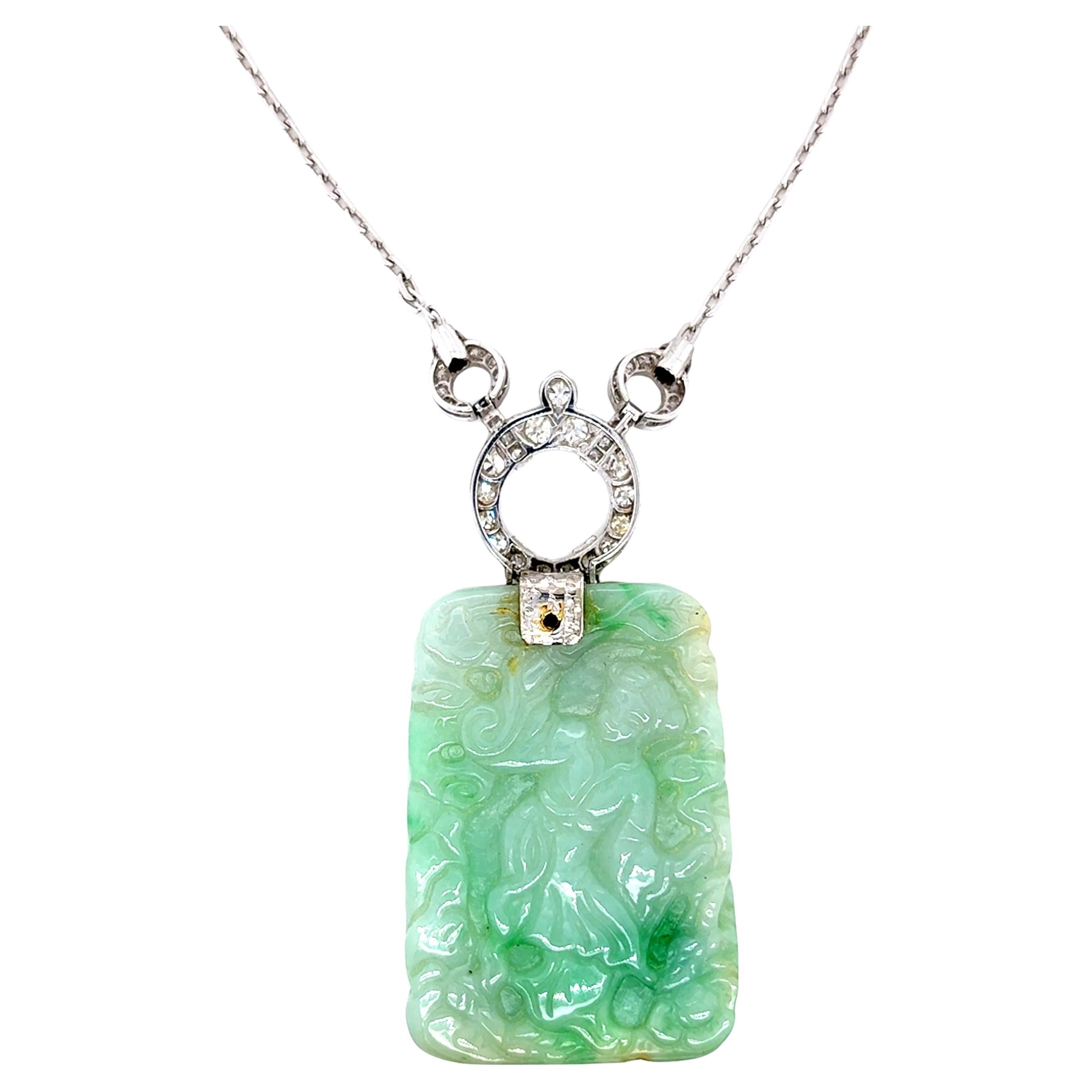 Ciondolo di giada con diamante in vendita