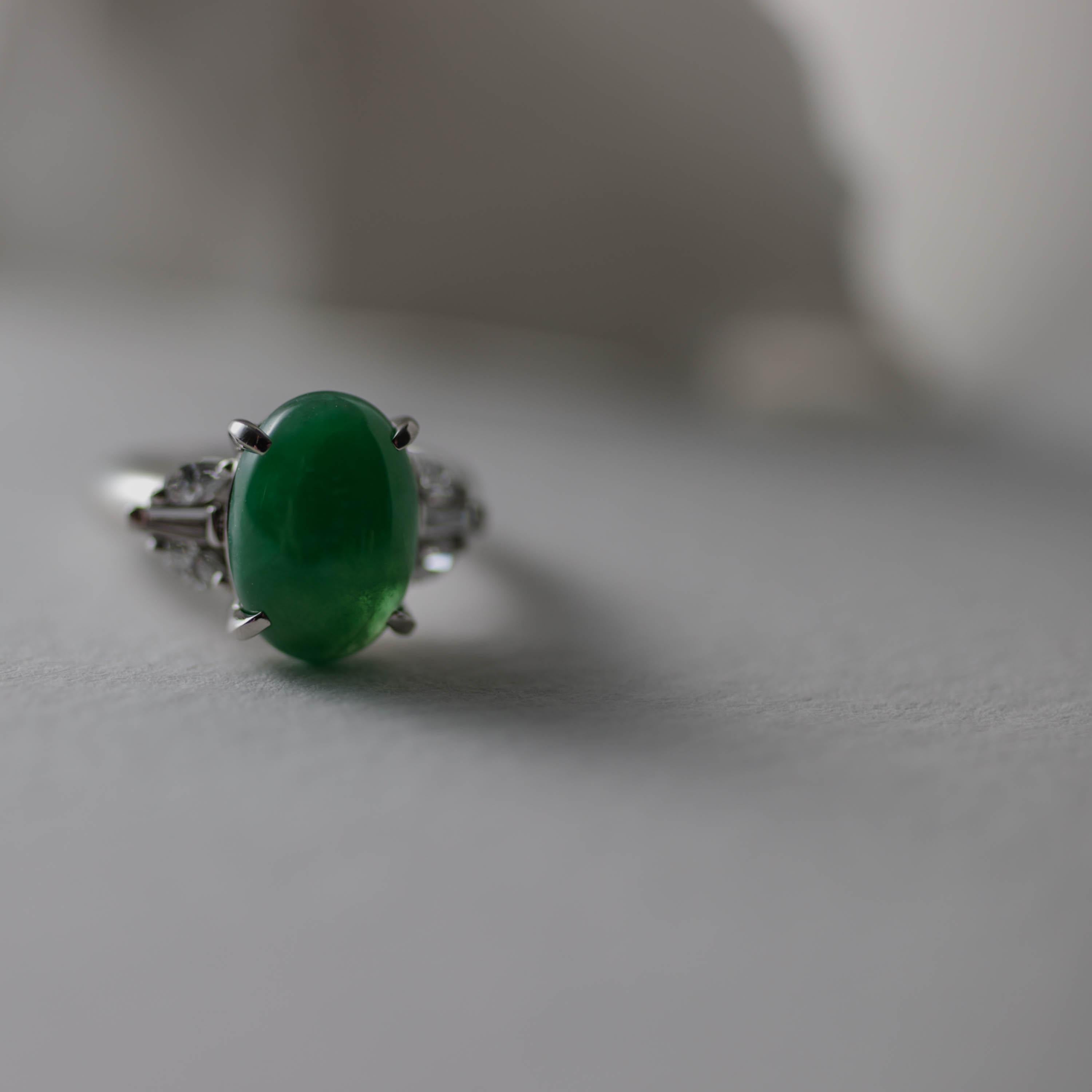 Jade & Diamant-Ring Apfelgrün in Platin zertifiziert unbehandelt (Cabochon) im Angebot