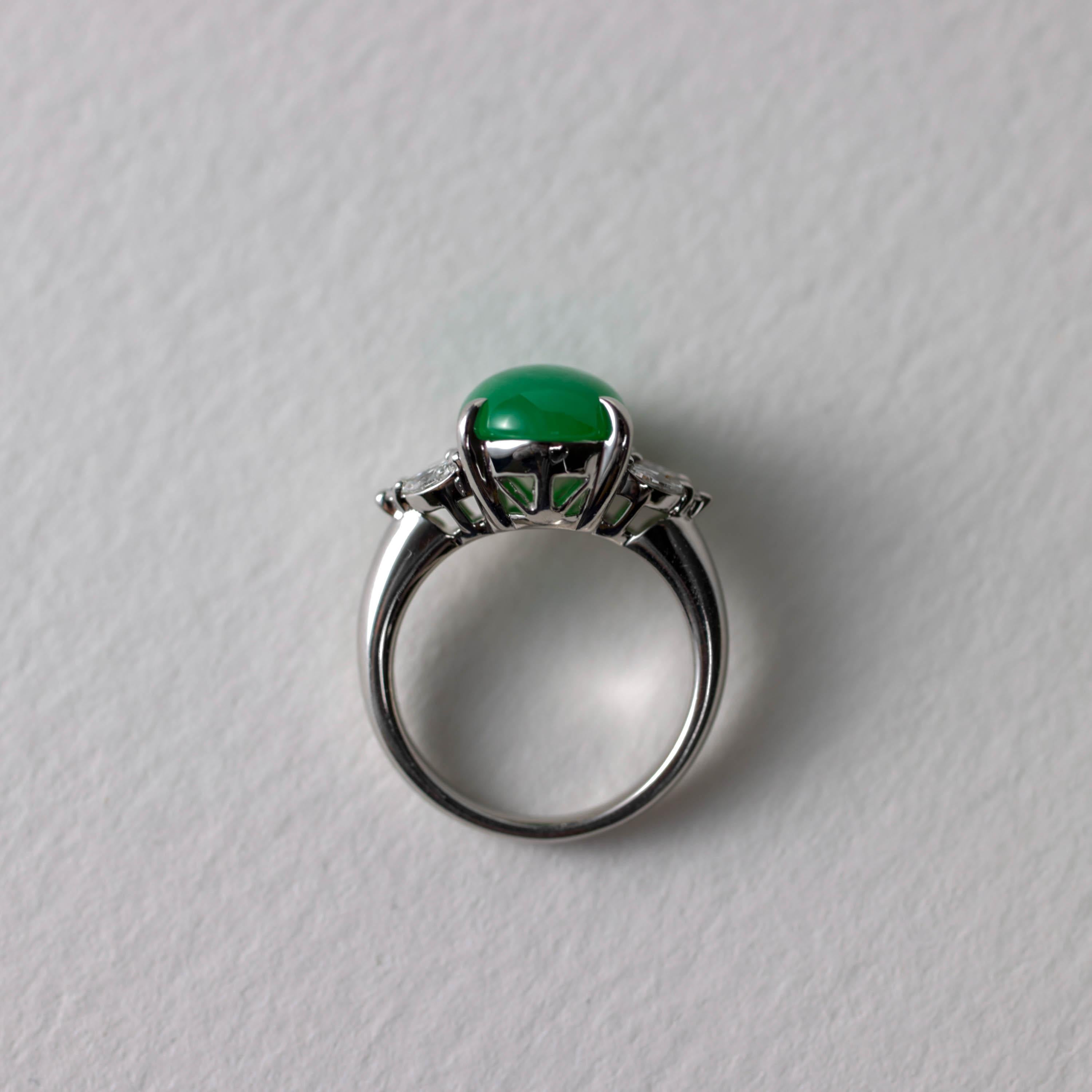 Jade & Diamond Ring Apple Green in Platinum Certified Untreated In Excellent Condition For Sale In Southbury, CT