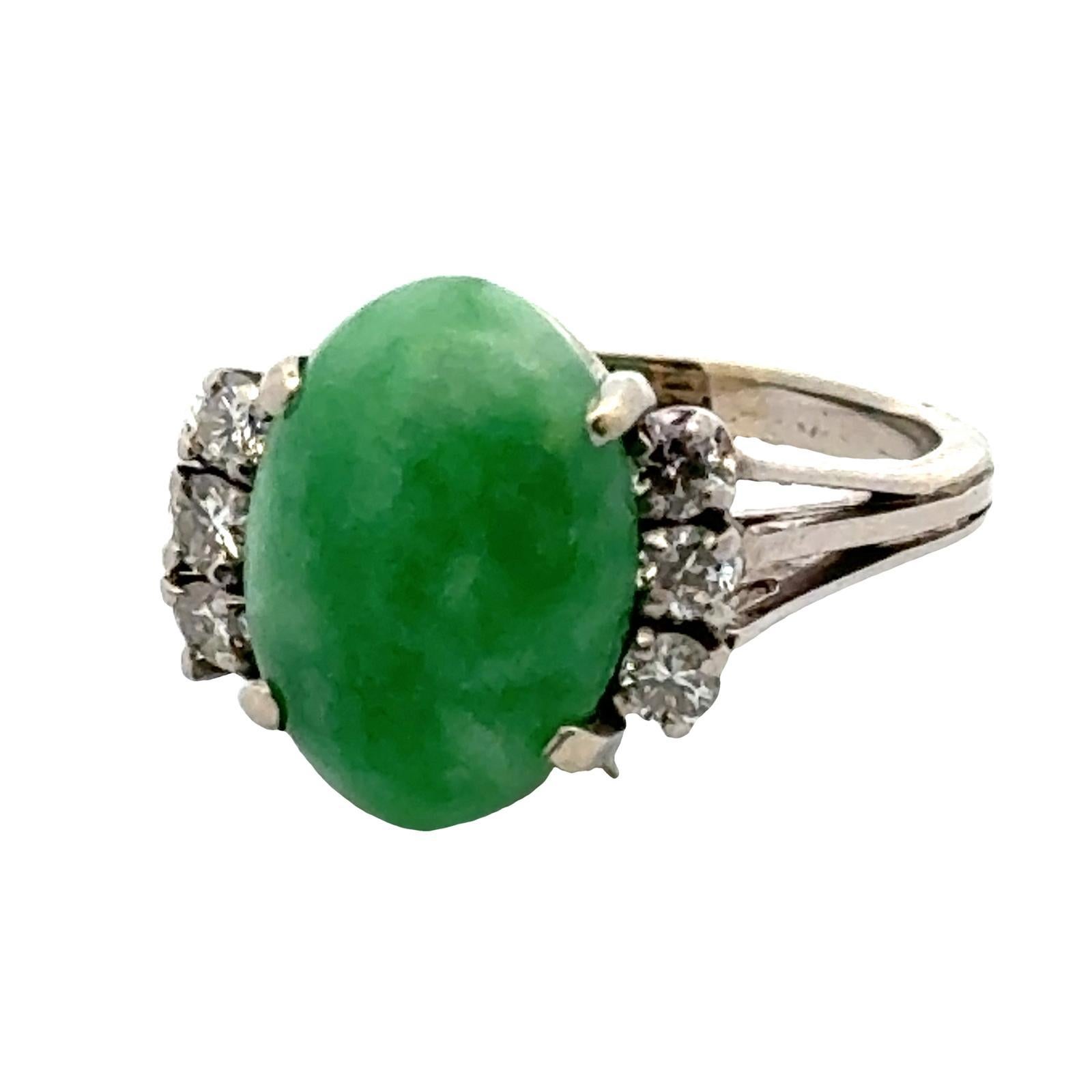 Jade & Diamond Ring In Excellent Condition For Sale In Boca Raton, FL