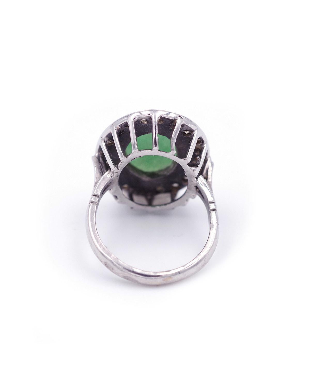 Contemporary Jade diamond ring in 18k white gold, green jadeite 1970's For Sale
