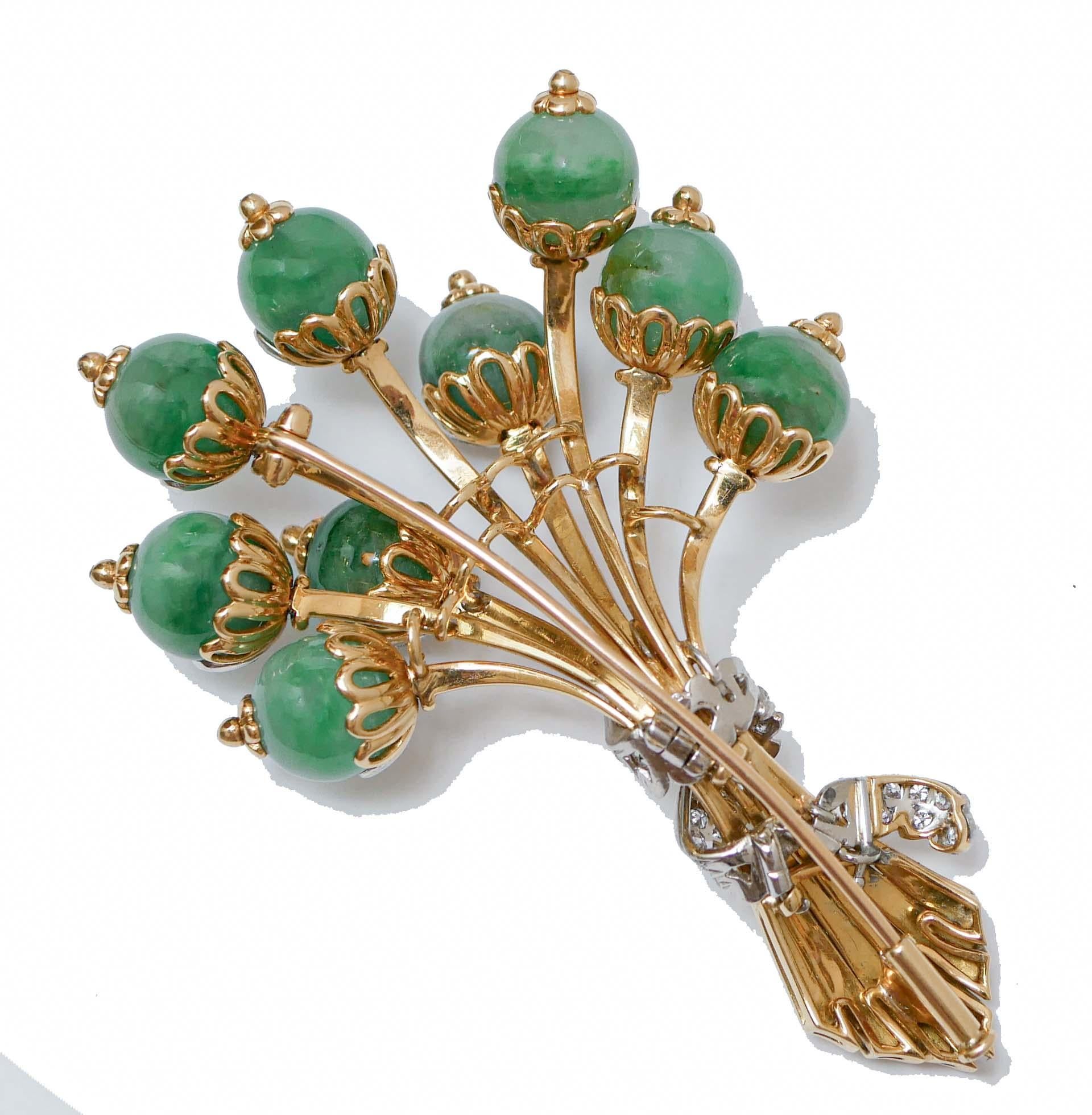 Rétro Broche en or jaune 18 carats, diamants et jade. en vente