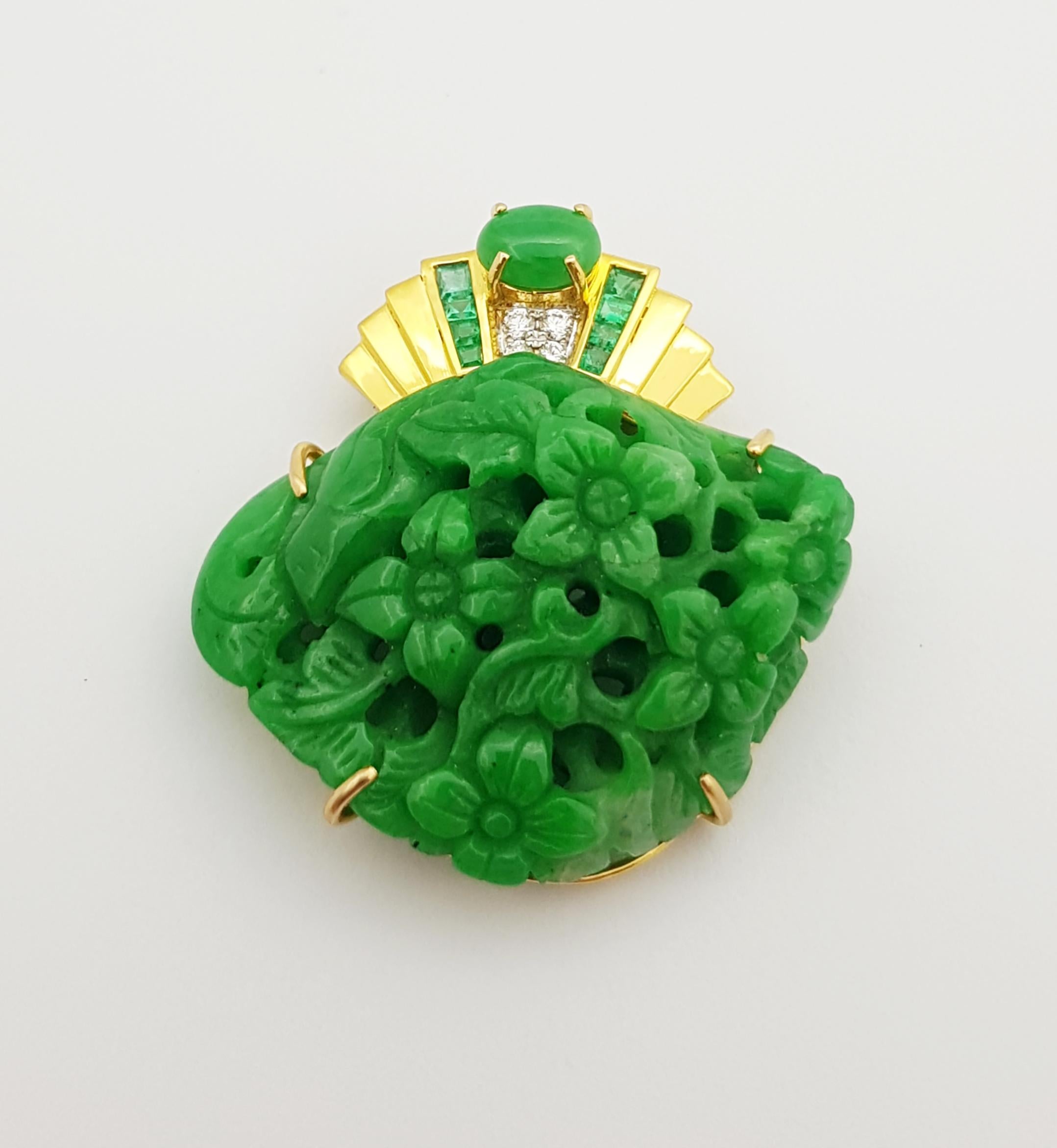 Jade, Emerald and Diamond Pendant Set in 18 Karat Gold Settings For Sale 3