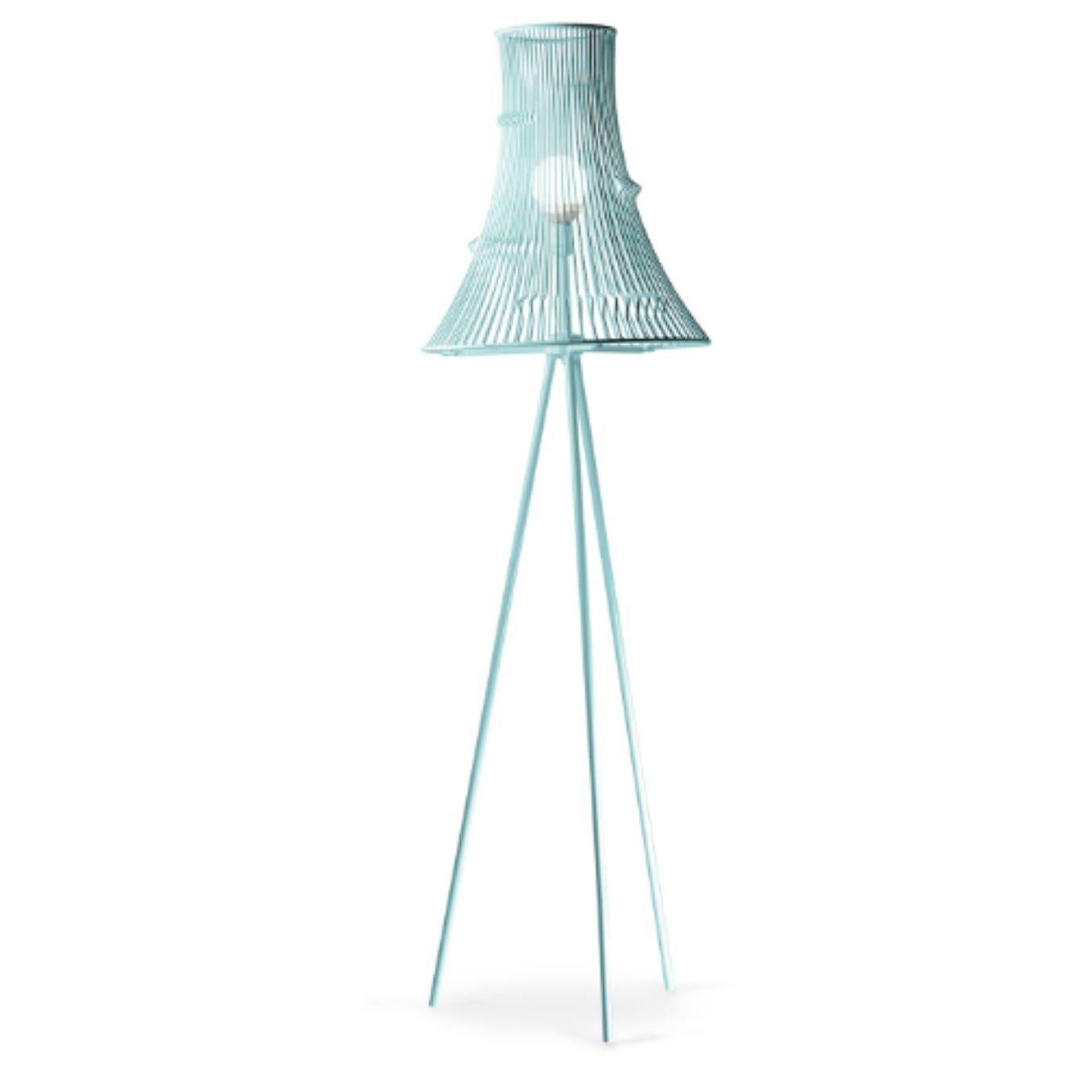 Jade extrude floor lamp by Dooq.
Dimensions: W 50 x D 50 x H 175 cm.
Materials: lacquered metal, polished or brushed metal.
Also available in different colors and materials. 

Information:
230V/50Hz
E27/1x20W LED
120V/60Hz
E26/1x15W LED
bulb not