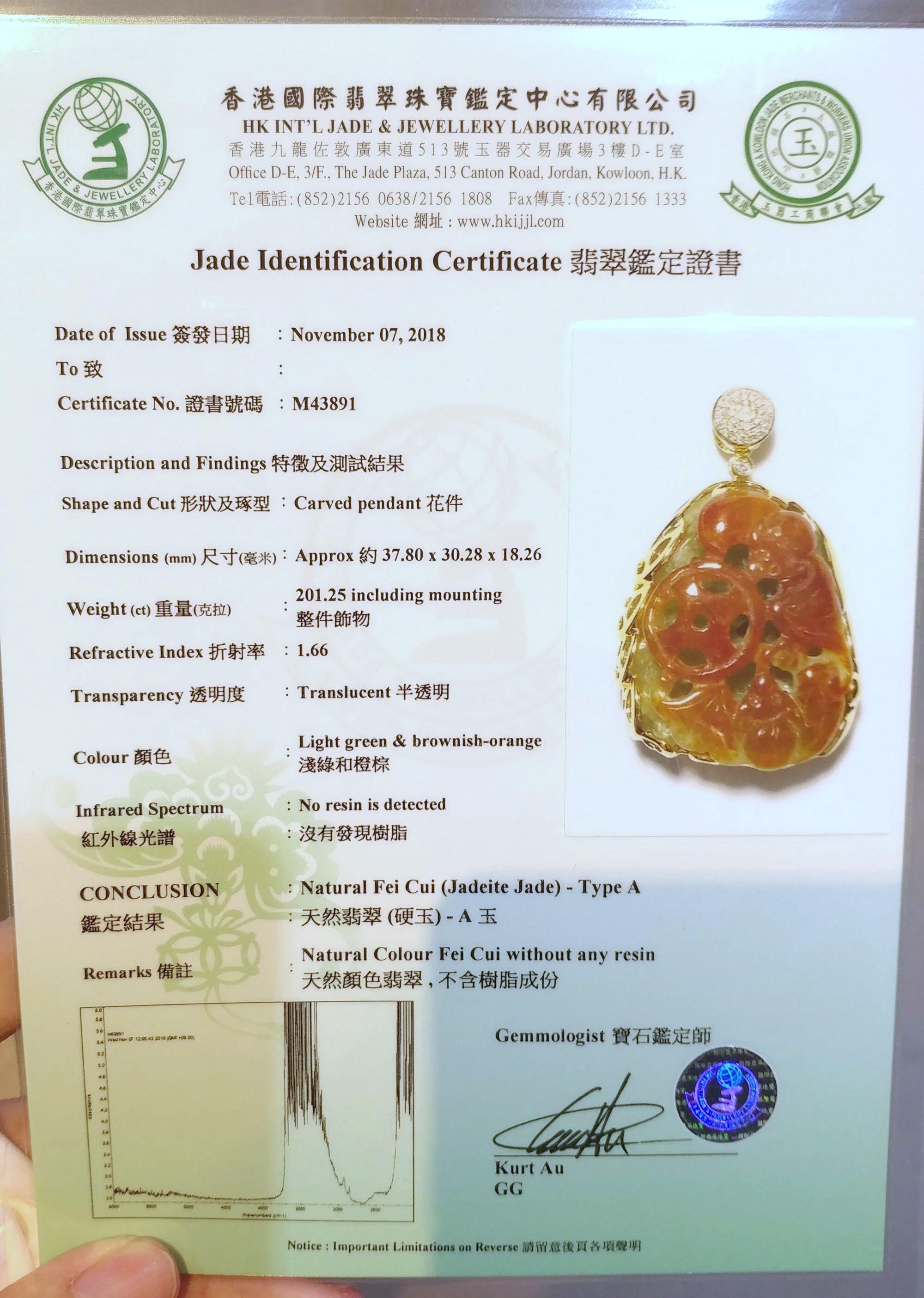 Certified Type A Orange & Green Carved Jade Diamond 18K Yellow Gold Pendant In New Condition For Sale In KOWLOON, HK