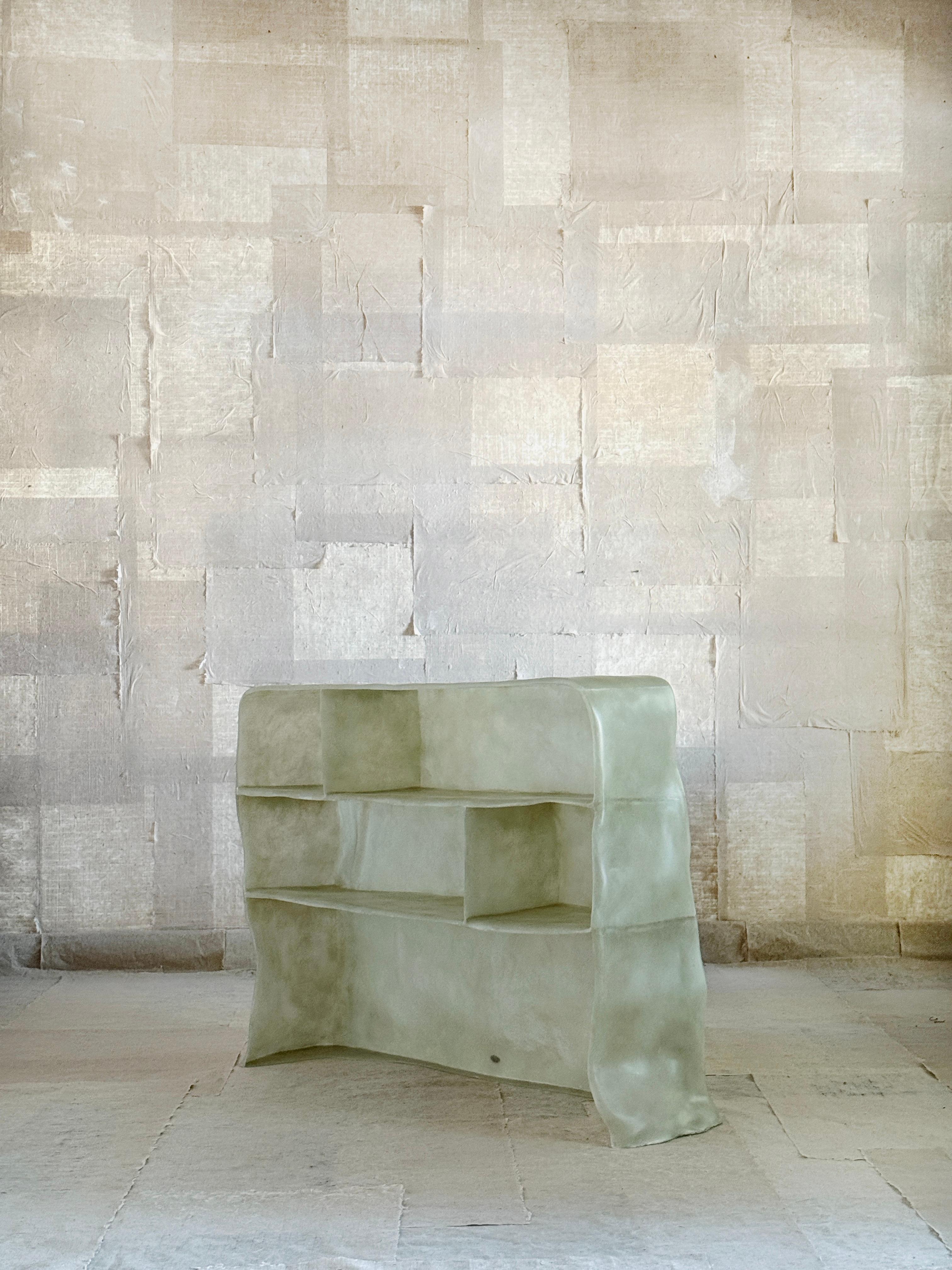 Armadio in fibra di vetro Jade Formless di kar
Pezzo unico
Dimensioni: L 150 x P 38 x H 110 cm.
Materiali: Fibra di vetro.

Disponibile nei colori marrone muschio o giada. Contattateci.

Poiché ogni articolo è rifinito a mano, le leggere variazioni