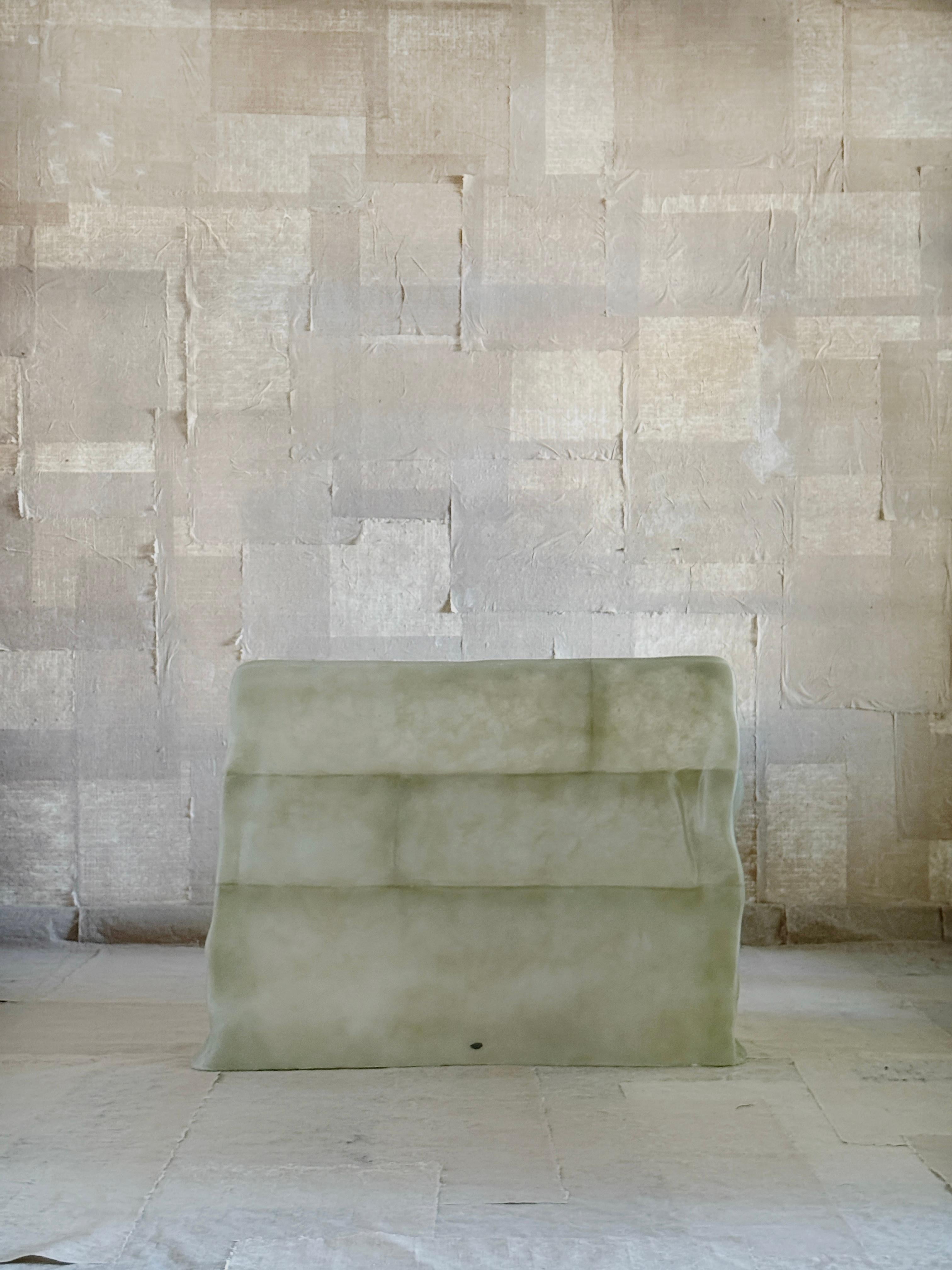 Moderno Armadio in fibra di vetro Jade Formless di kar in vendita