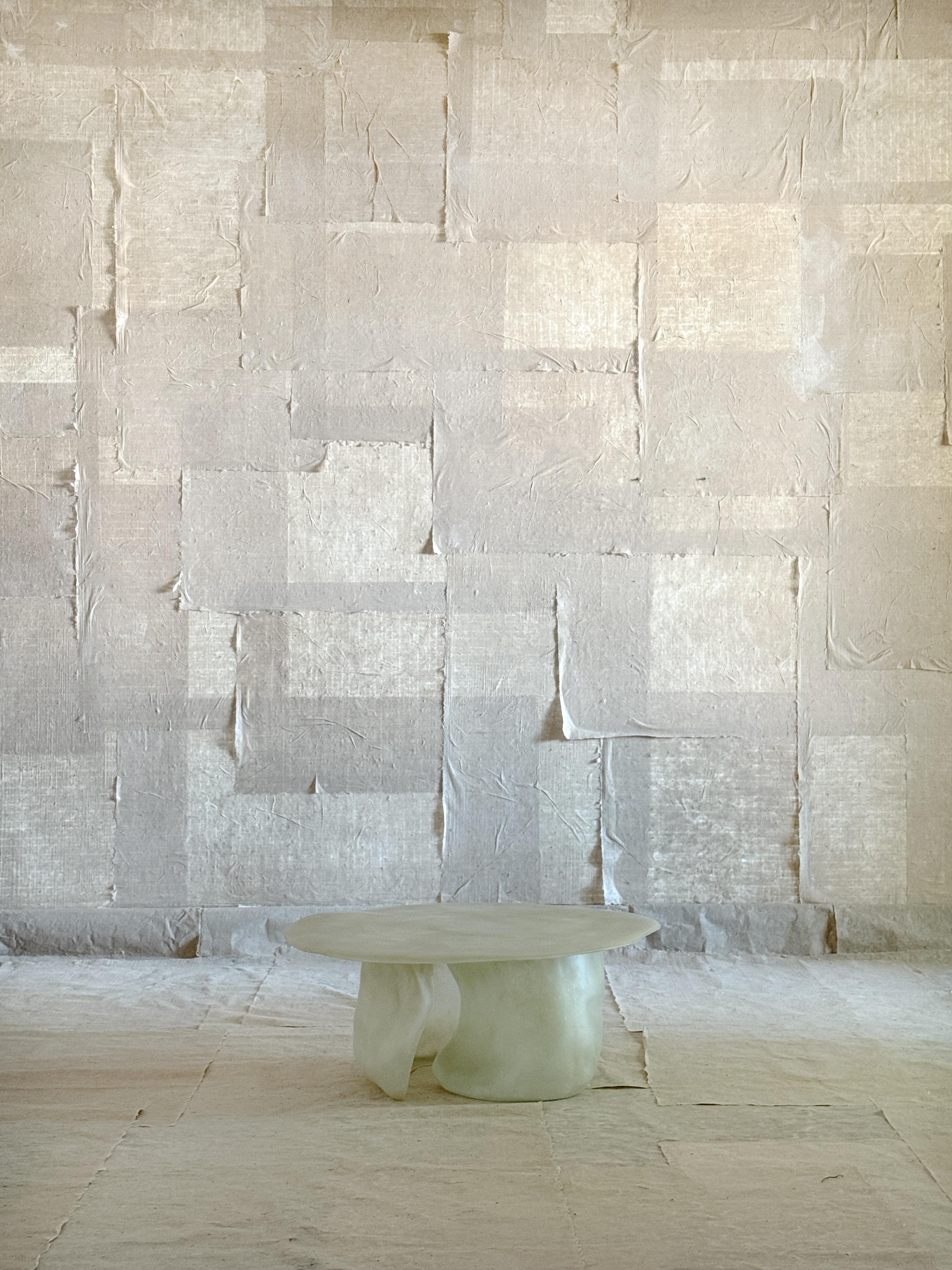 XXIe siècle et contemporain Table basse en fibre de verre Jade Formless by kar en vente