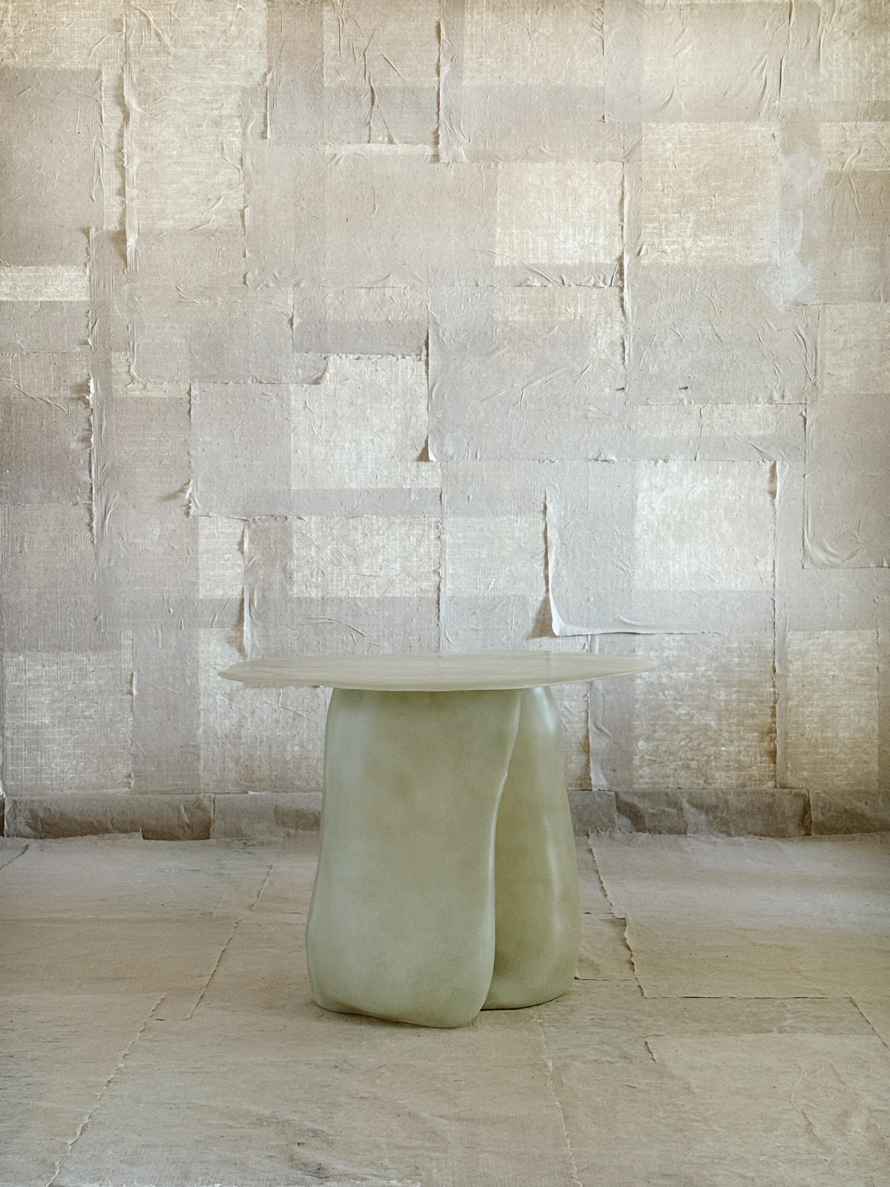 Jade Formless Fiberglass Round Table by kar In New Condition For Sale In Geneve, CH