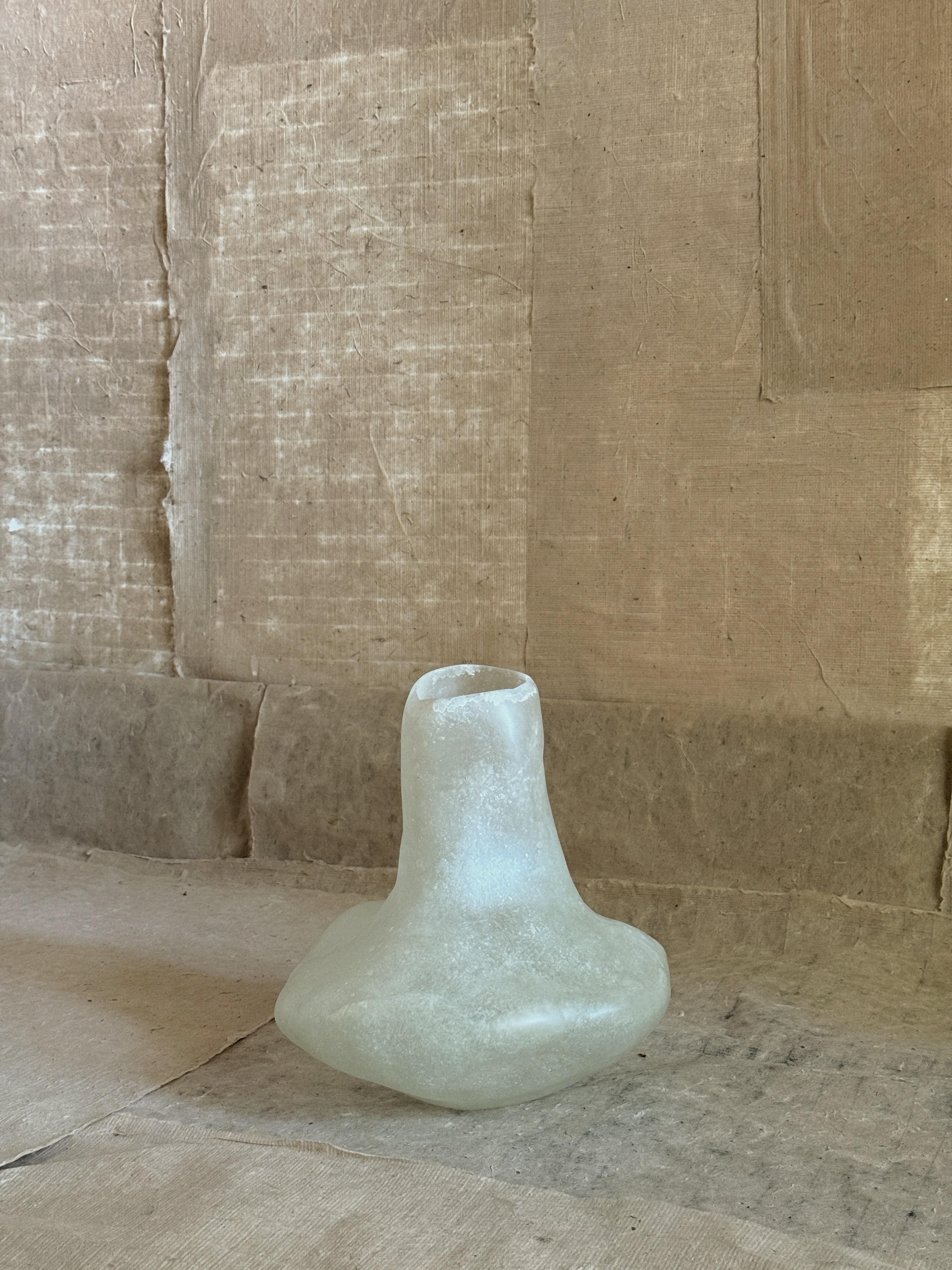 Jarrón de fibra de vidrio sin forma de jade by kar Moderno en venta