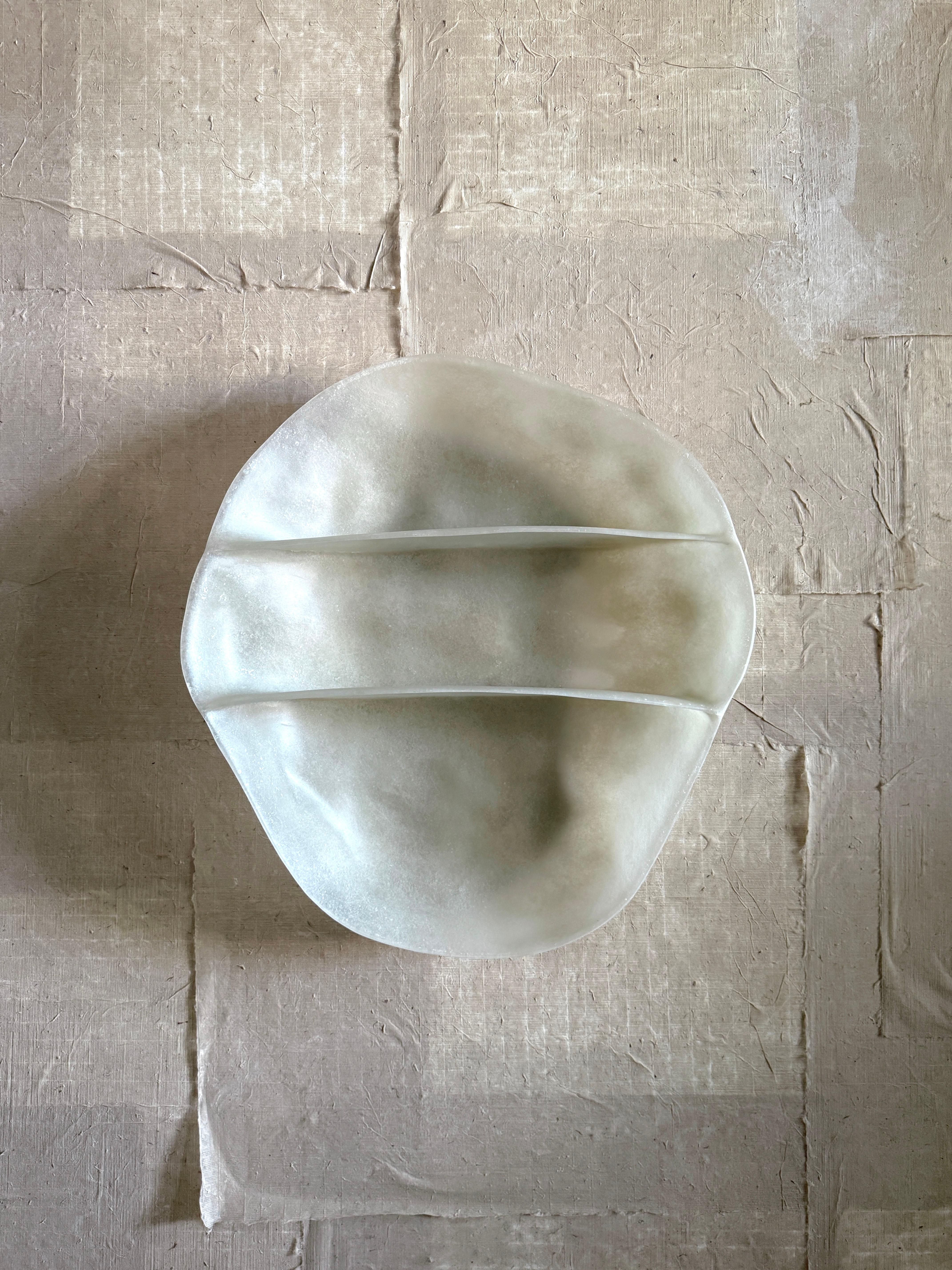 Scaffale da parete in fibra di vetro Jade Formless di kar
Pezzo unico
Dimensioni: L 65 x P 73 x H 15 cm.
Materiali: Fibra di vetro.

Disponibile nei colori marrone muschio o giada. Contattateci.

Poiché ogni articolo è rifinito a mano, le leggere