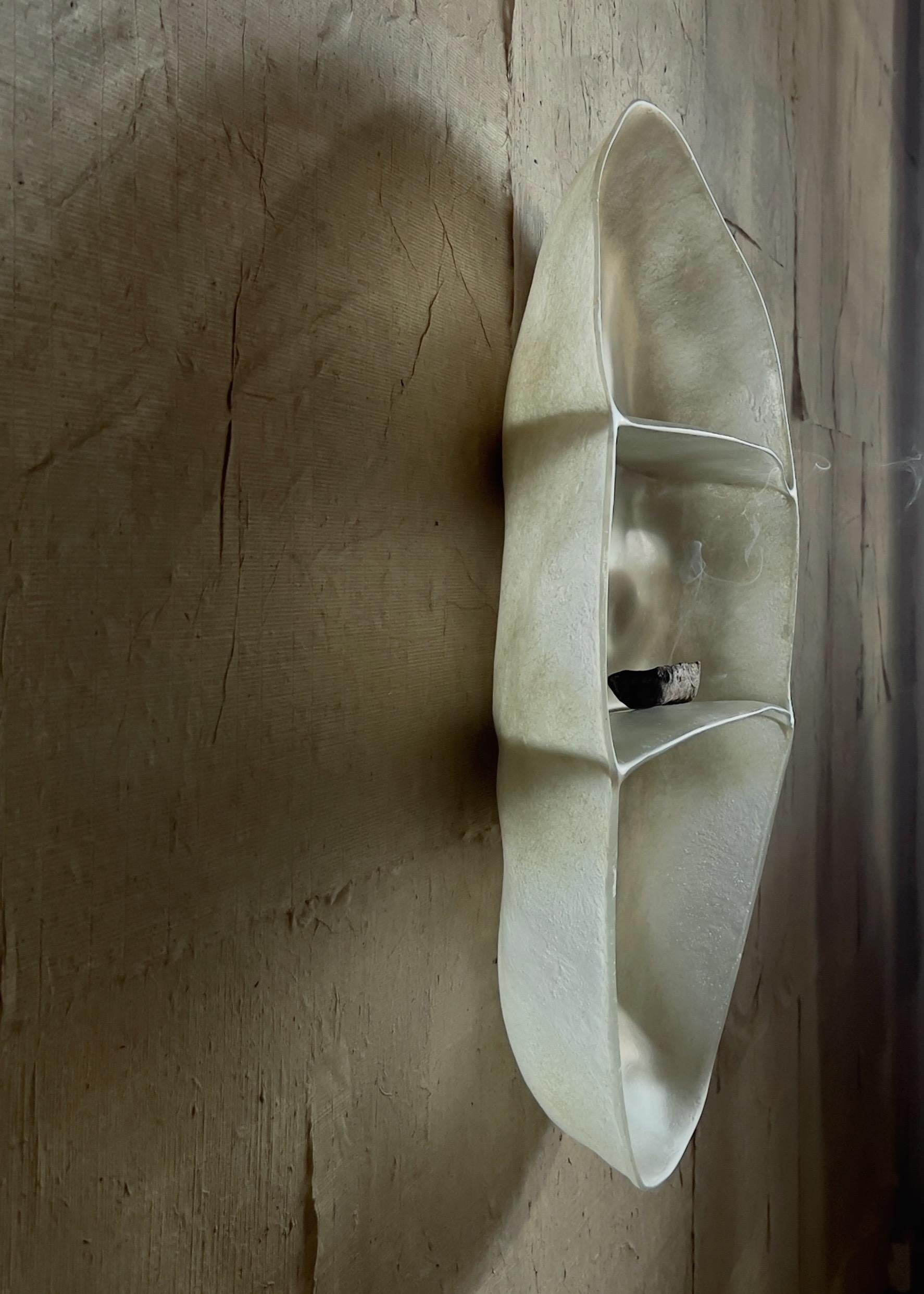 Moderno Scaffale da parete in fibra di vetro Jade Formless di kar in vendita