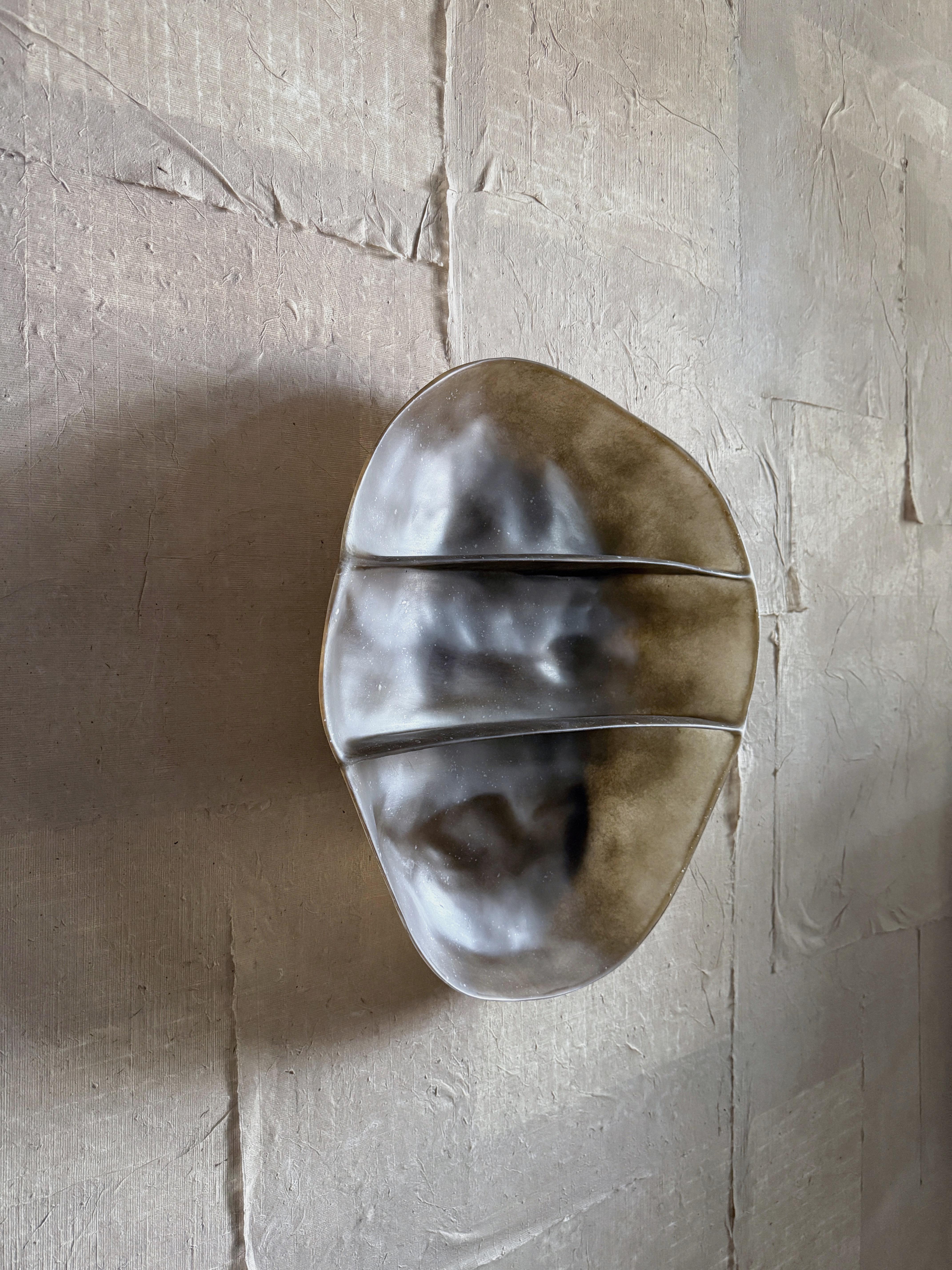 XXI secolo e contemporaneo Scaffale da parete in fibra di vetro Jade Formless di kar in vendita