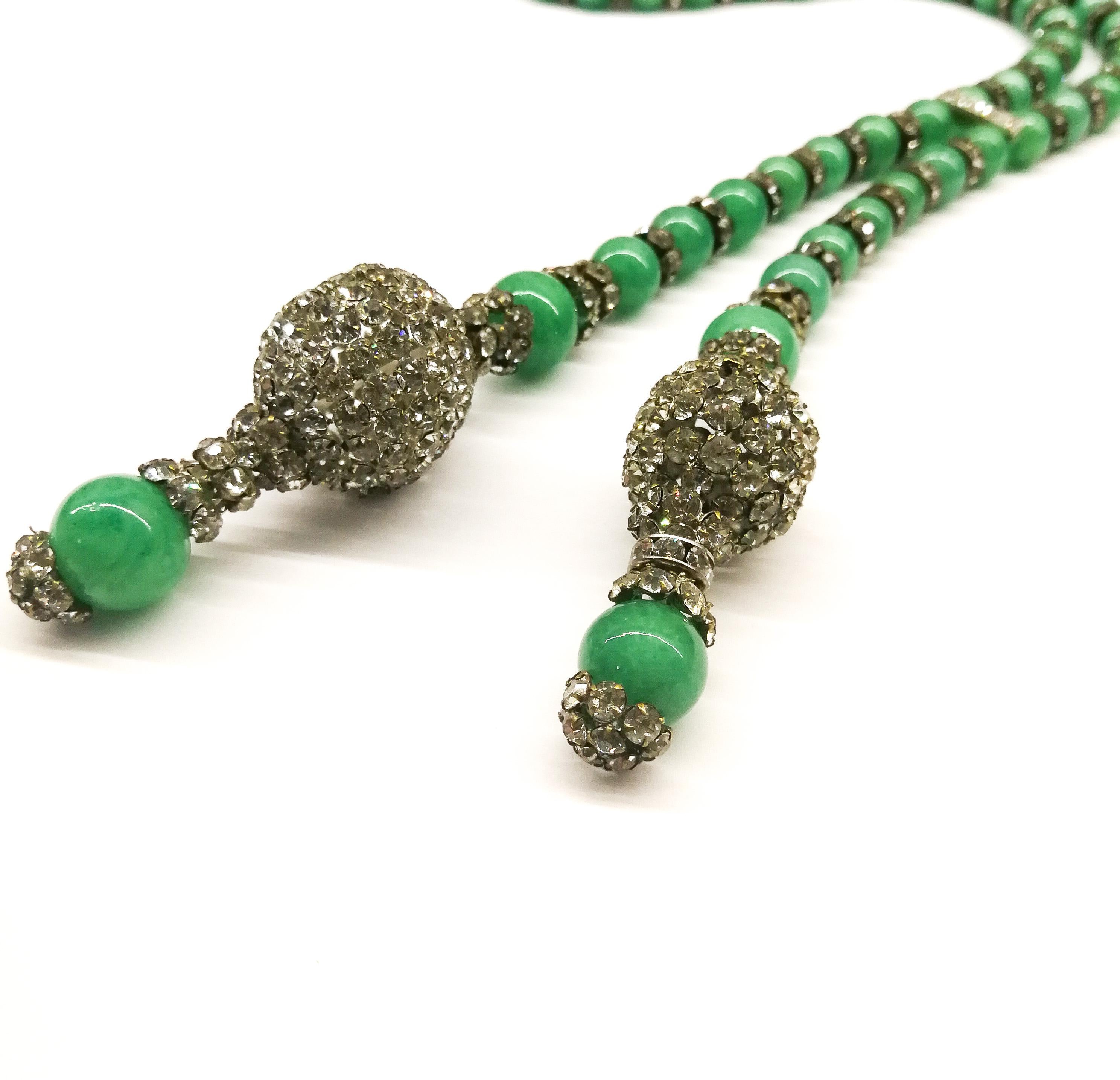 Collar/sautoir de cuentas de cristal de jade y pasta transparente, francés, años 20 en Bueno estado para la venta en Greyabbey, County Down