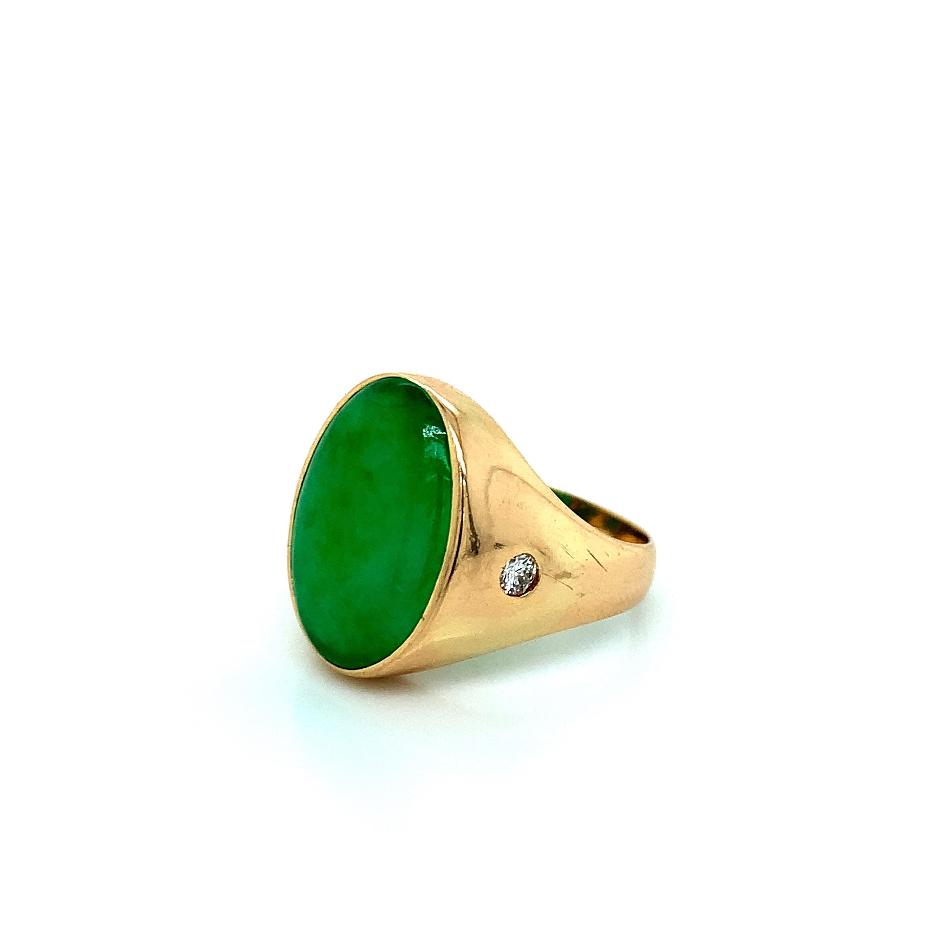 A 14 karat gold ring with a natural type A apple green-colored jade at its center. Total weight: 8.6 grams. Size 7.75.