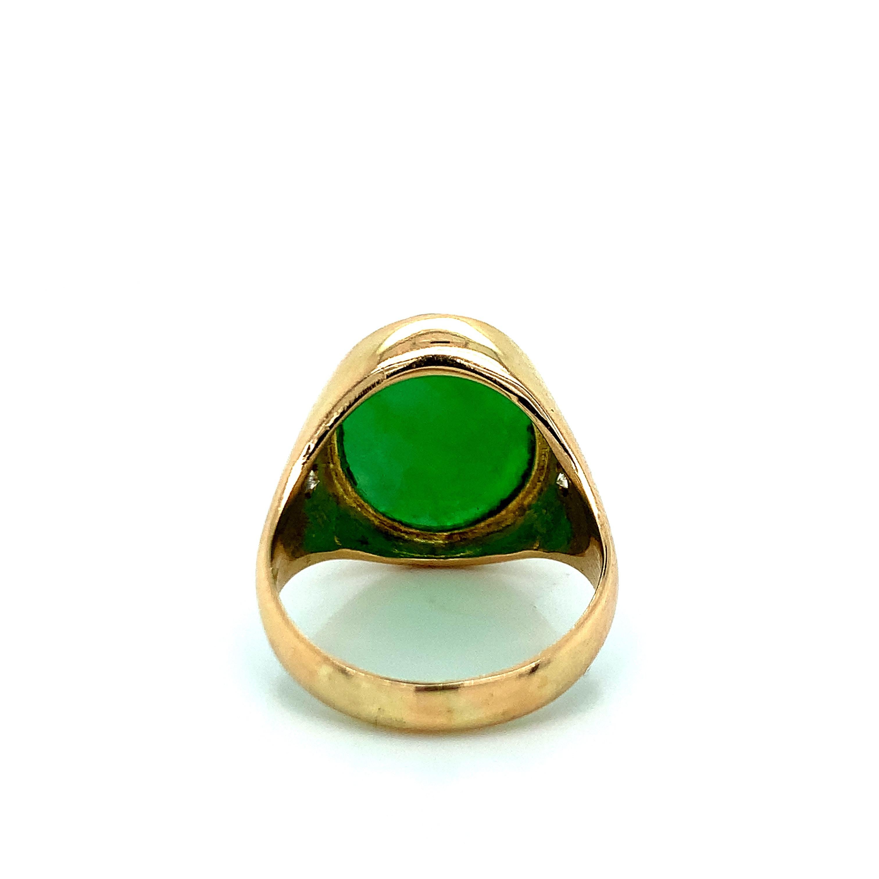 Jade Gold Ring In Excellent Condition For Sale In New York, NY