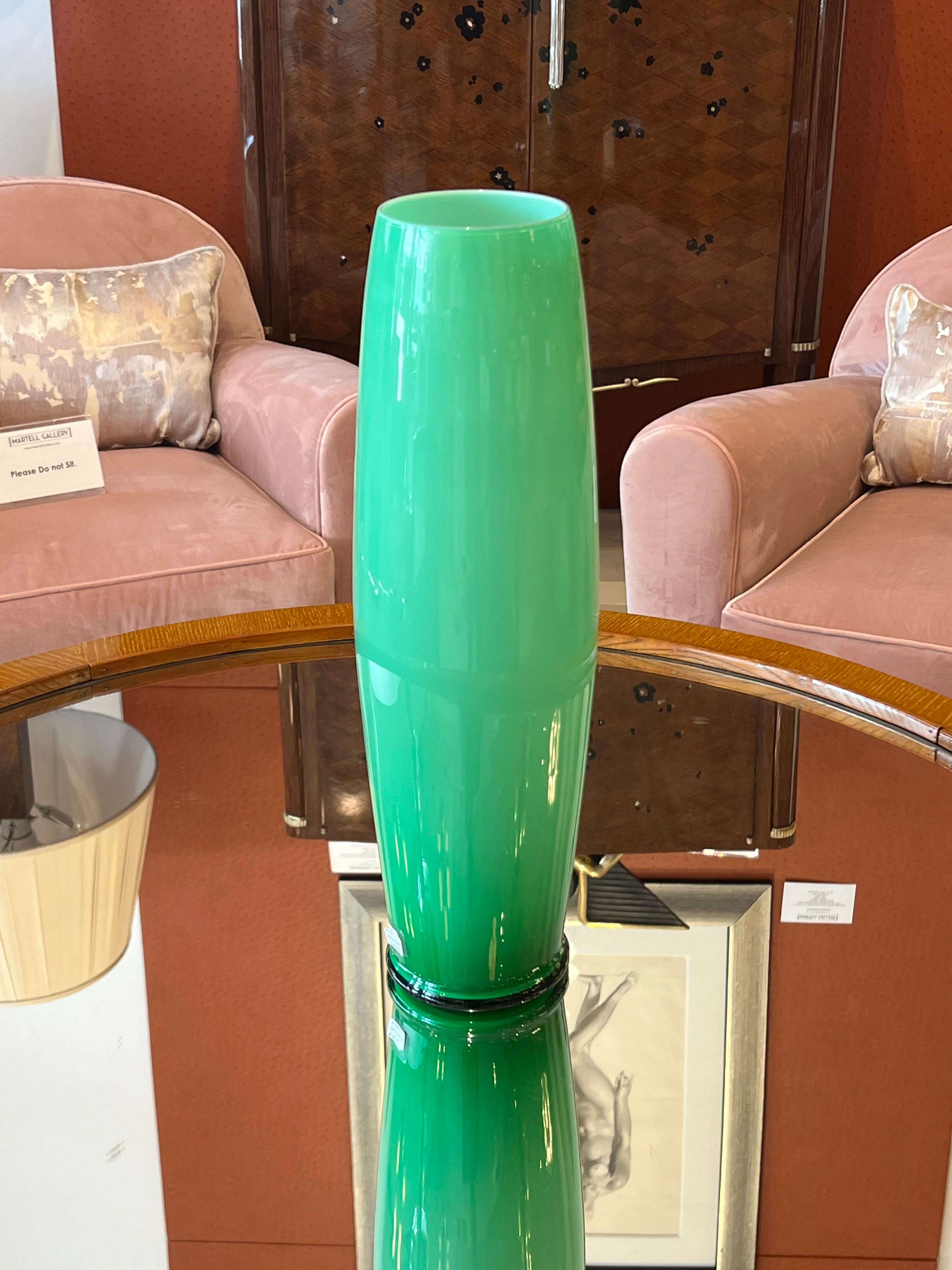 Mid-Century Modern Vase cylindrique en verre de Murano vert jade en vente