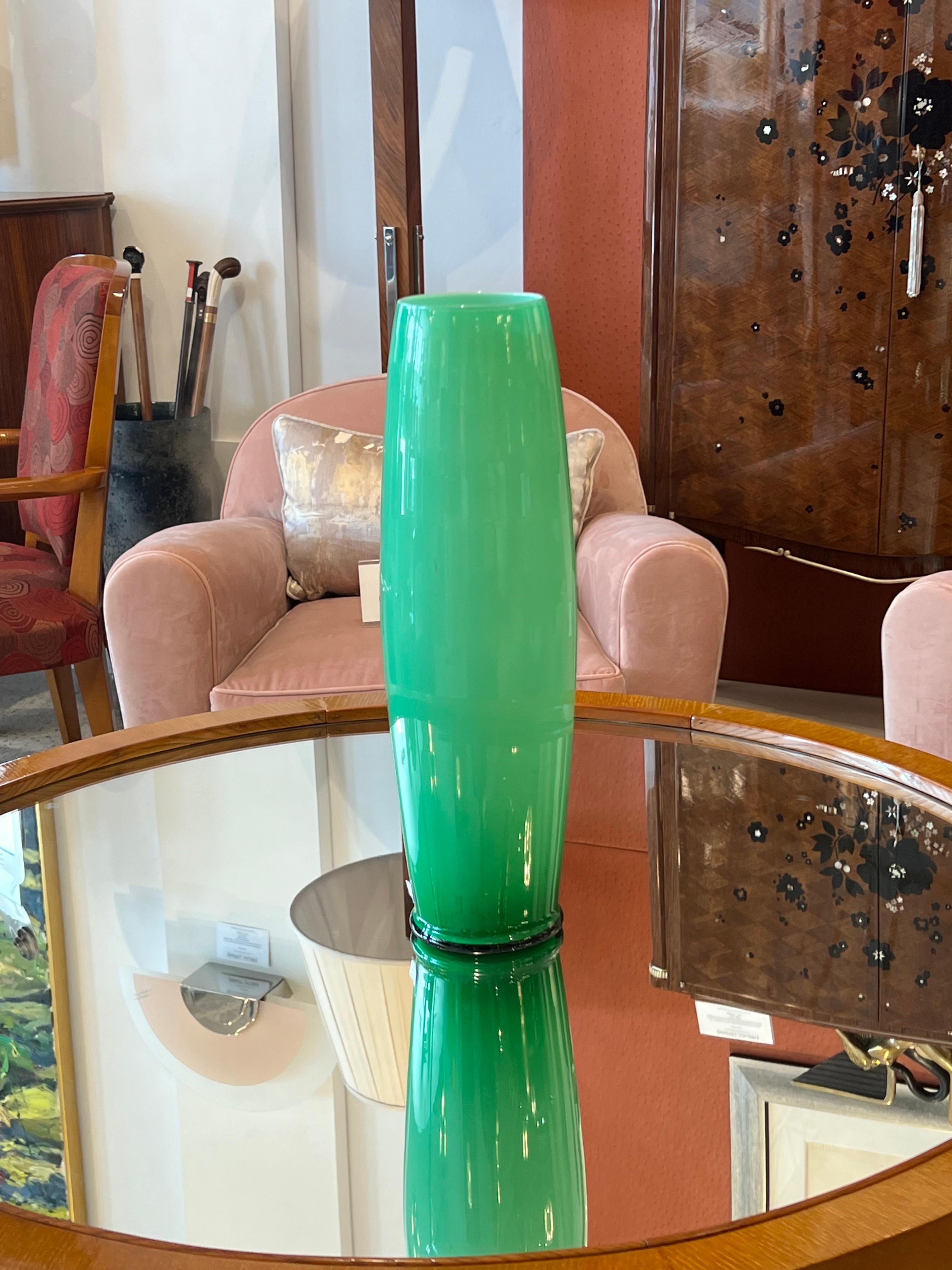 Jade Green Cylindrical Murano Glass Vase In Good Condition For Sale In Miami, FL