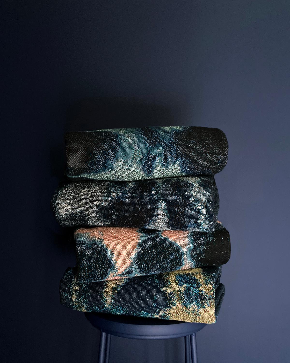 XXIe siècle et contemporain Couverture à franges à motifs abstraits Greene & Greene Greene, 54 x 72 en vente