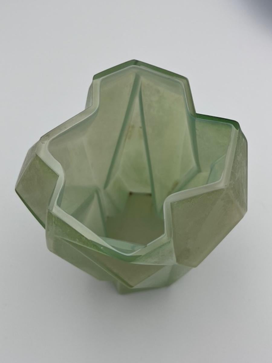 Vaso Art Déco Ruba Rombic verde giada in vendita 3