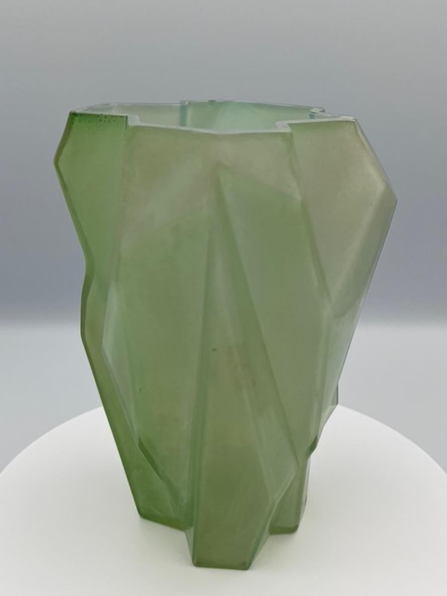 Stampato Vaso Art Déco Ruba Rombic verde giada in vendita