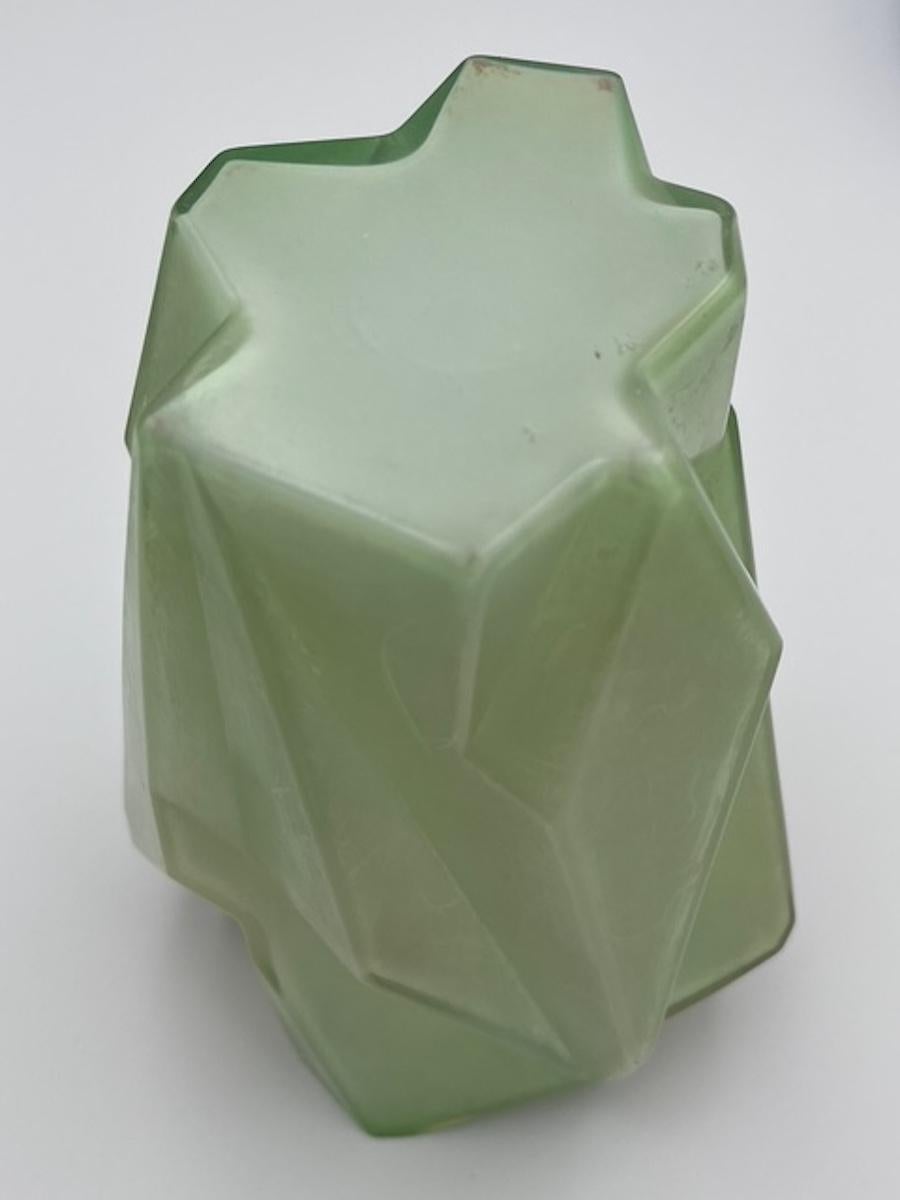 Vaso Art Déco Ruba Rombic verde giada in vendita 1