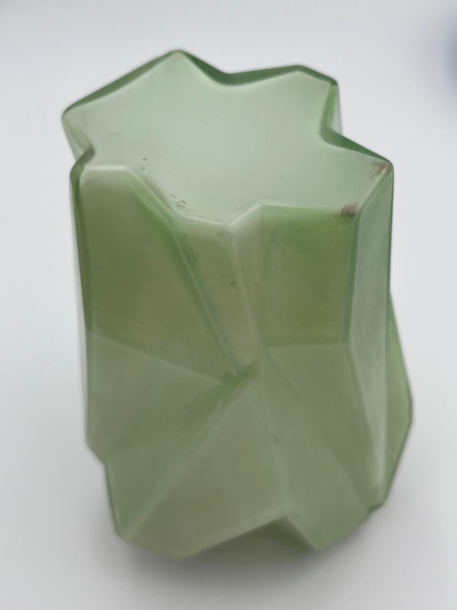 Vaso Art Déco Ruba Rombic verde giada in vendita 2