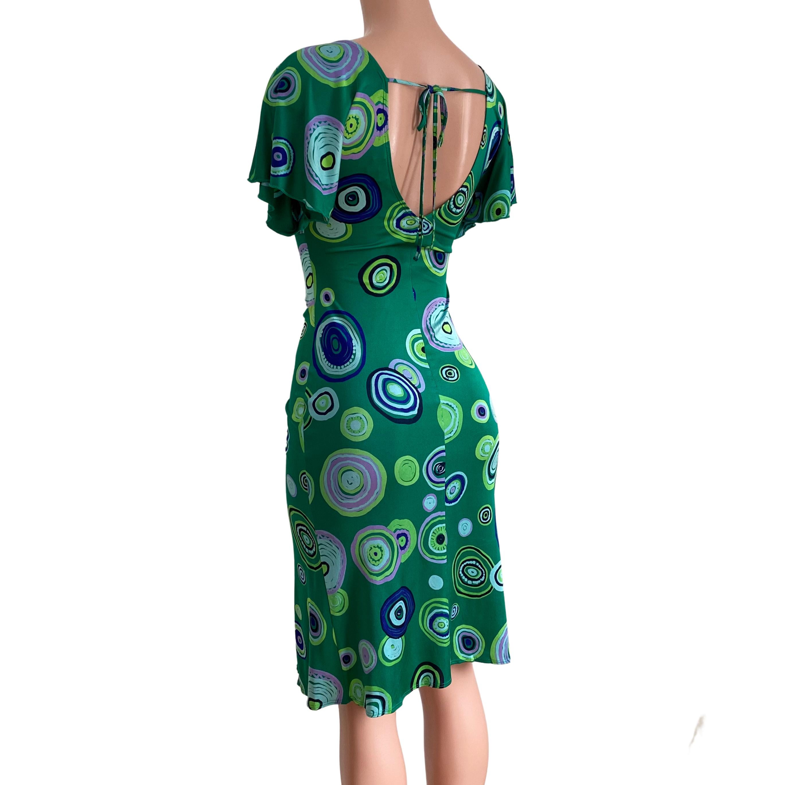 New with tag.
Flattering plunging V-neck, ruched bodice, and fishtail pleat to show off the curves with each movement.
Ties in the back so the dress won't slip off the shoulder.
Material: Long-filament 100% Silk Jersey Knit
US size 2 = UK 6 = FR