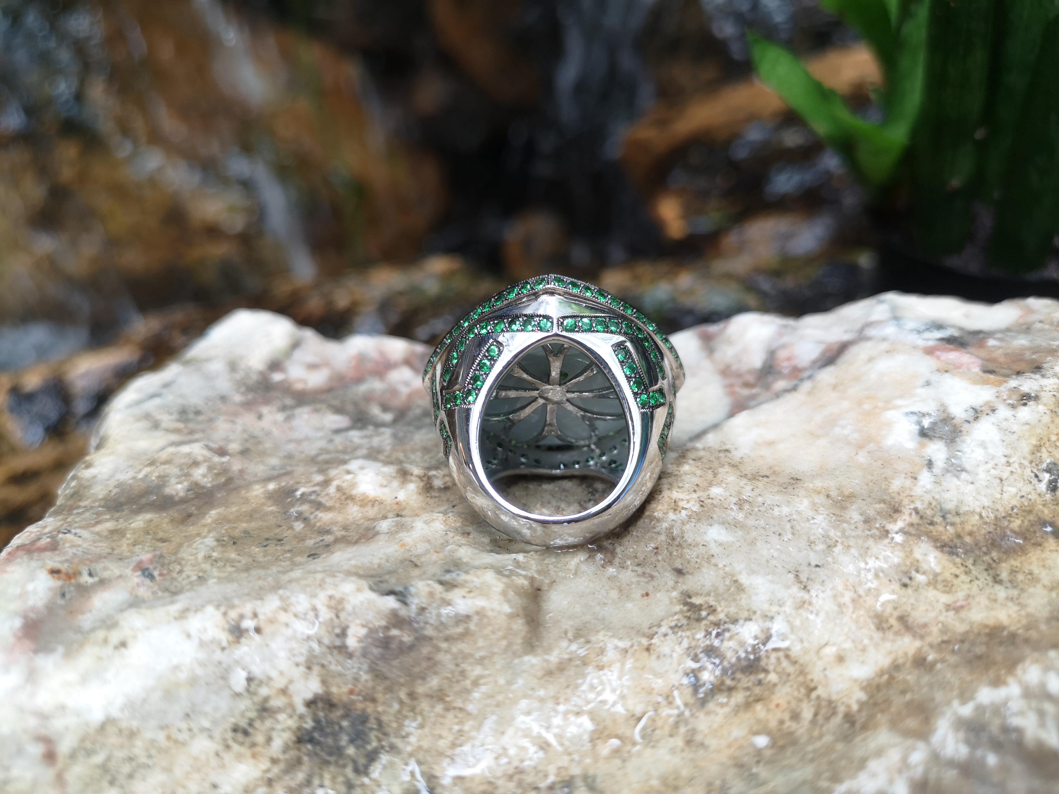 Anello con giada, tormalina verde e tsavorite incastonati in oro bianco 18 carati in vendita 3