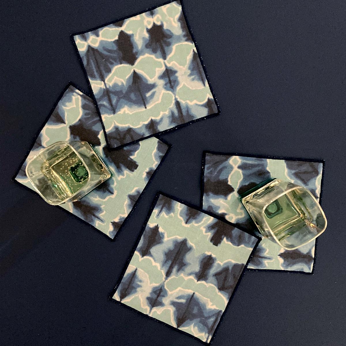 Jade & Indigo Wave Cocktail-Servietten, Vierer-Set (Moderne) im Angebot